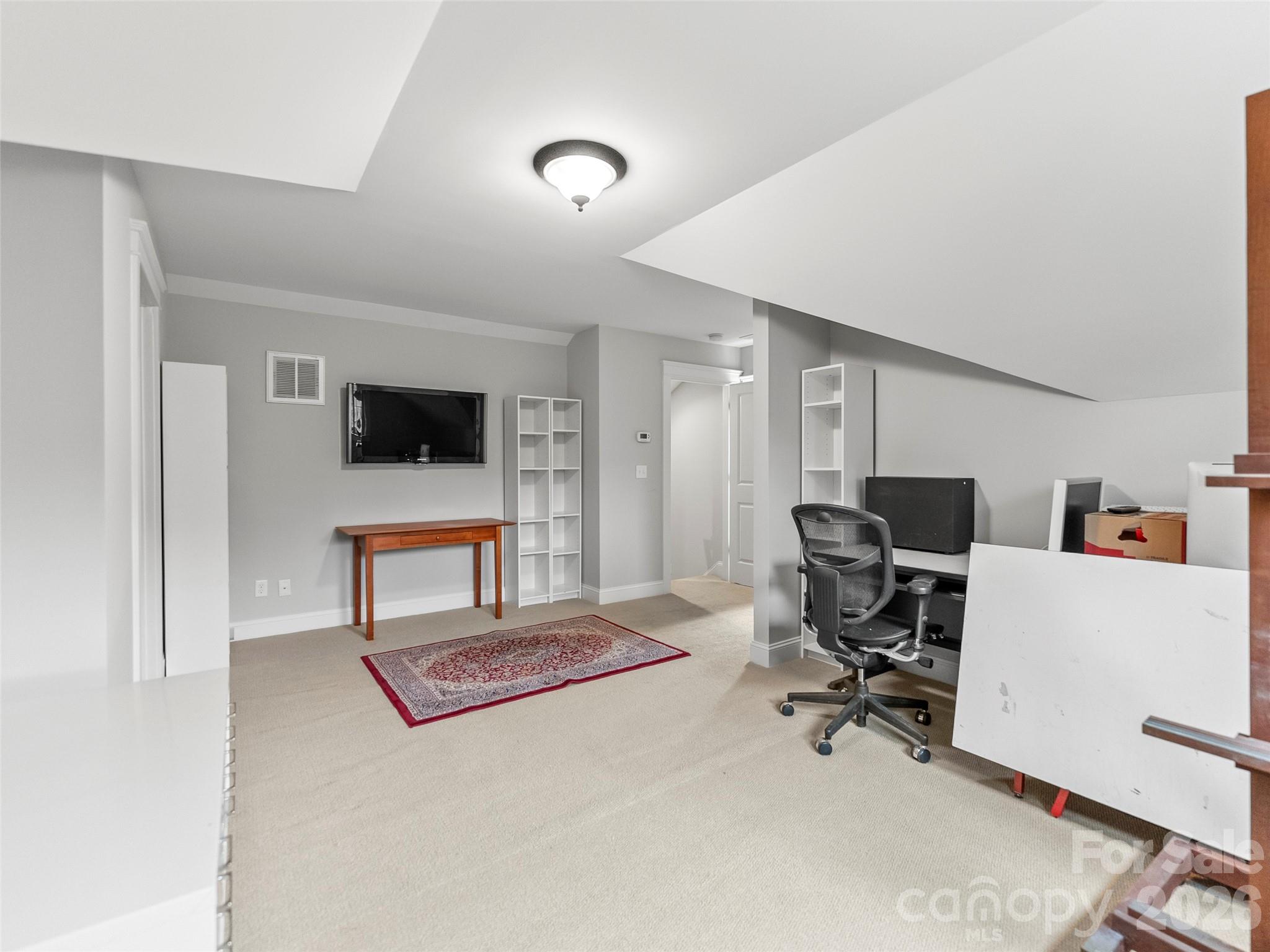 151 Monarch Road — Hendersonville