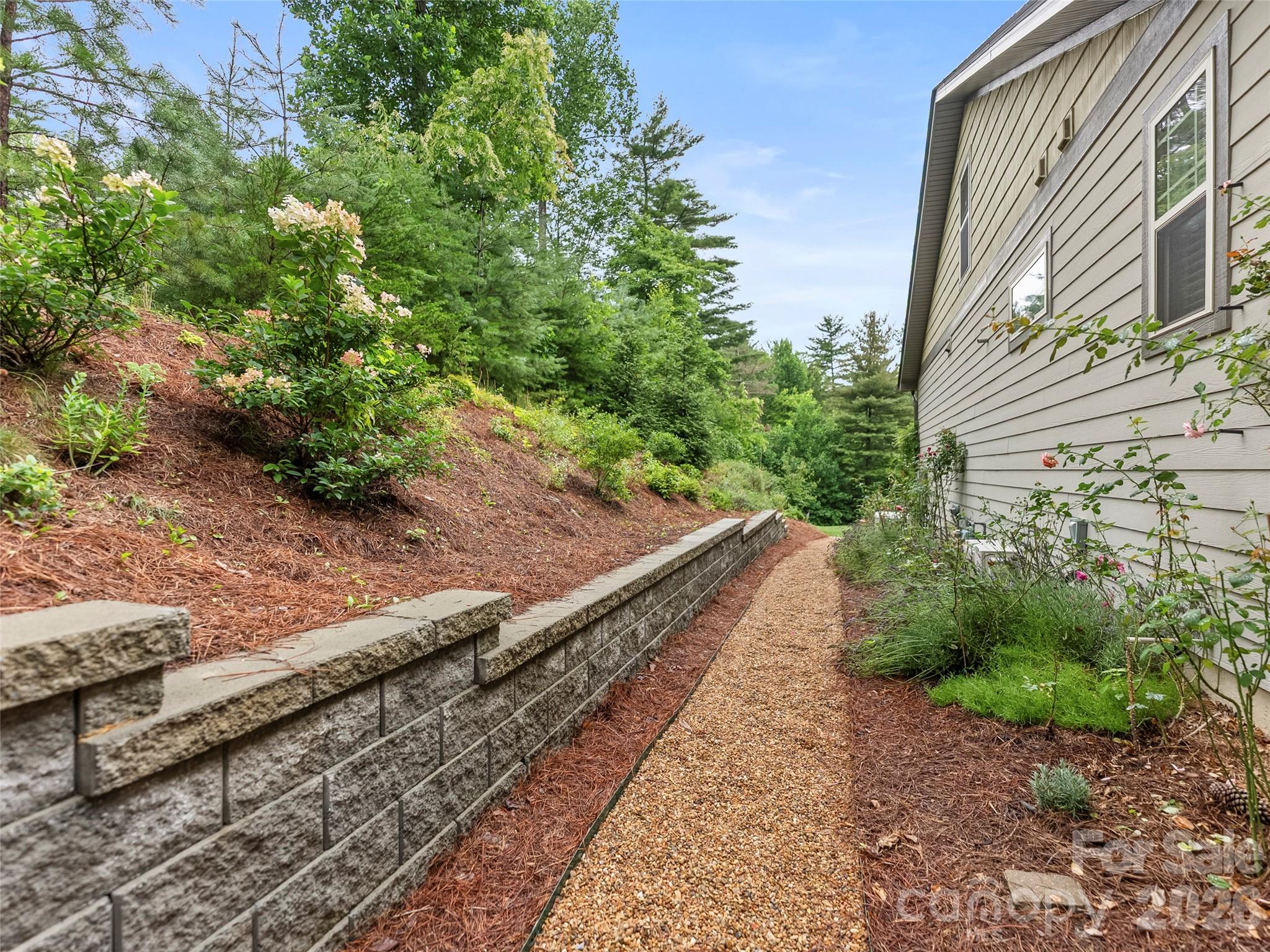 151 Monarch Road — Hendersonville