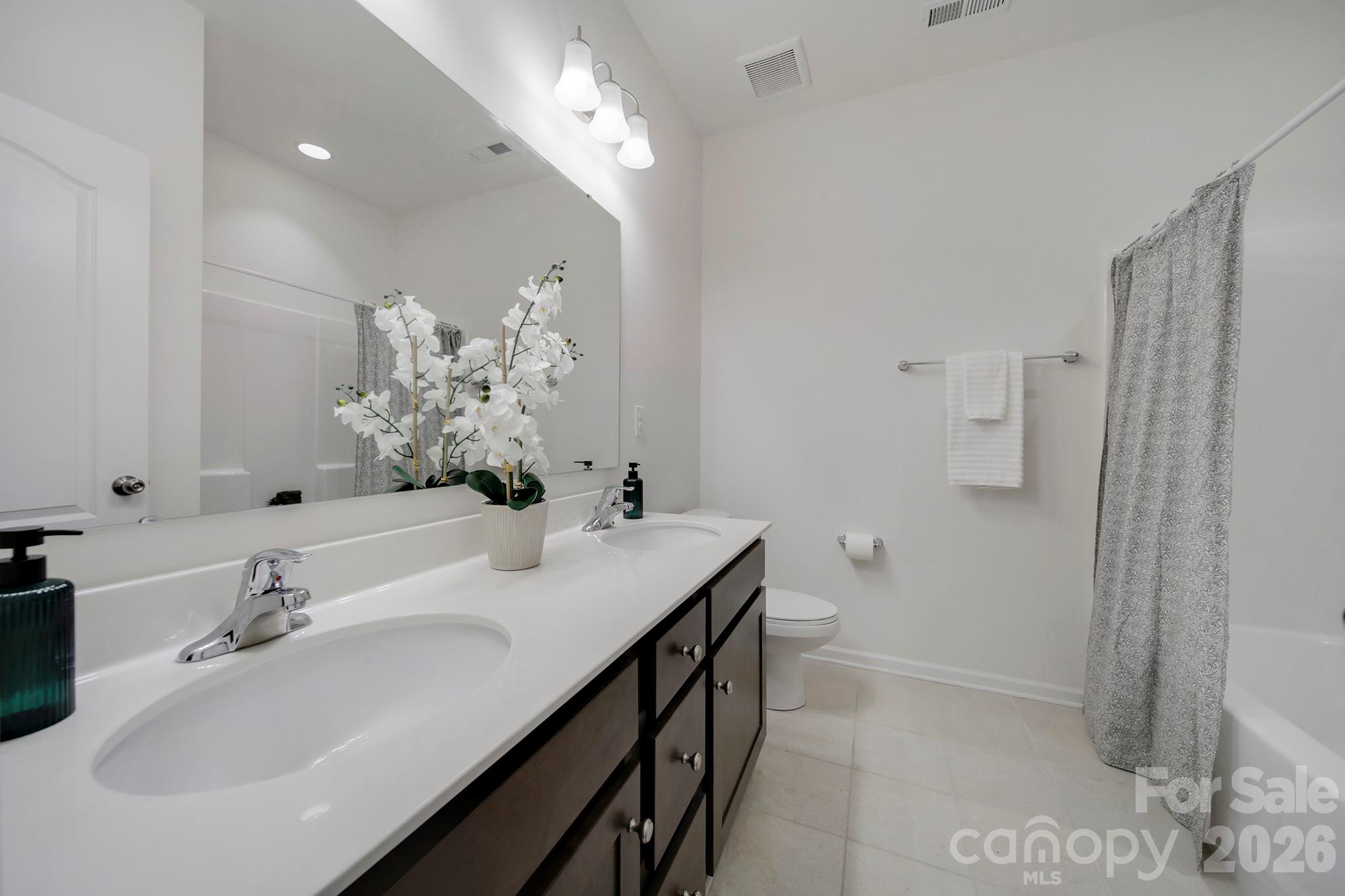 637 Amber Meadows Way — Tega Cay