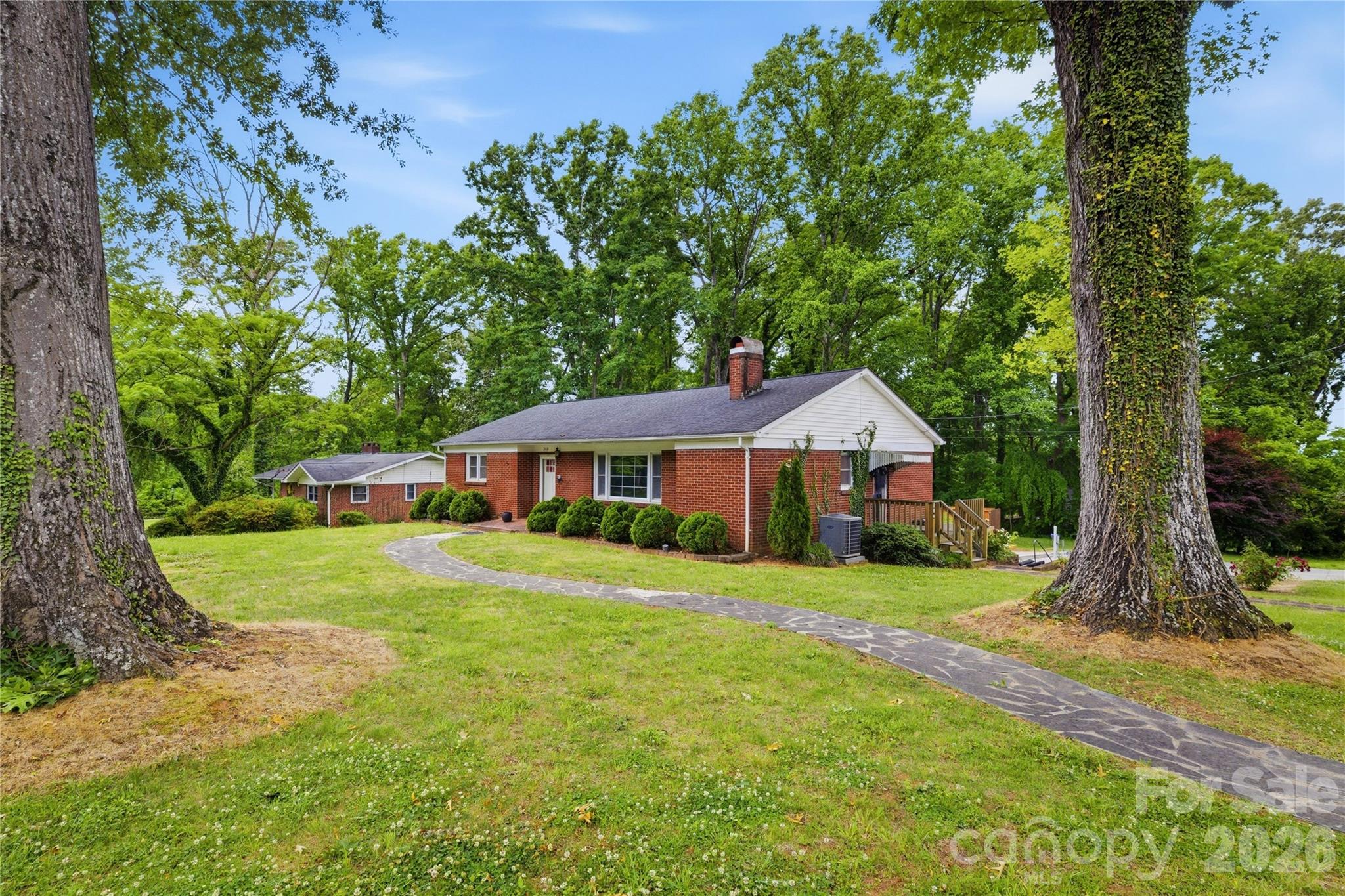 200 Falls Street — Morganton