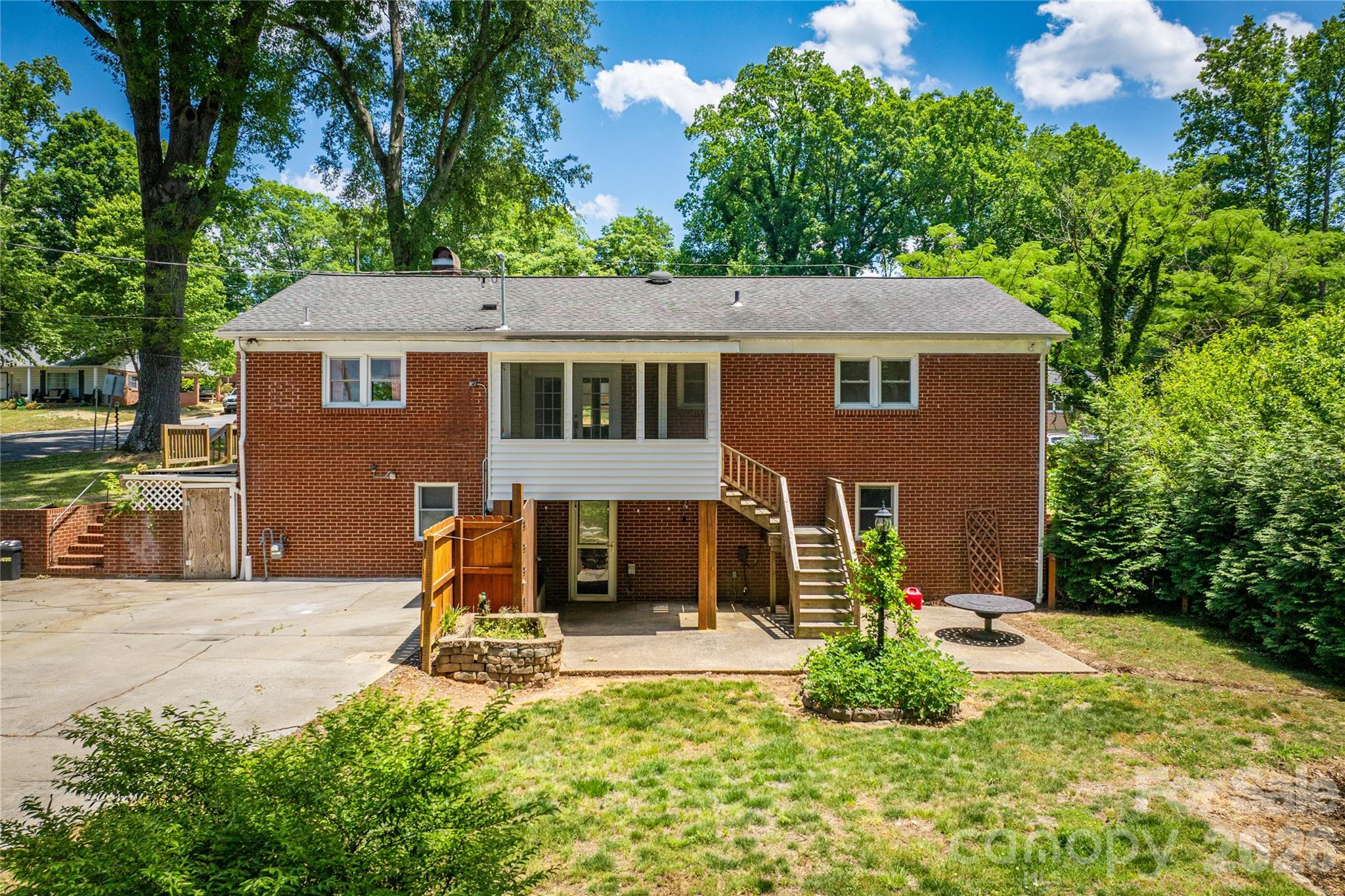 200 Falls Street — Morganton