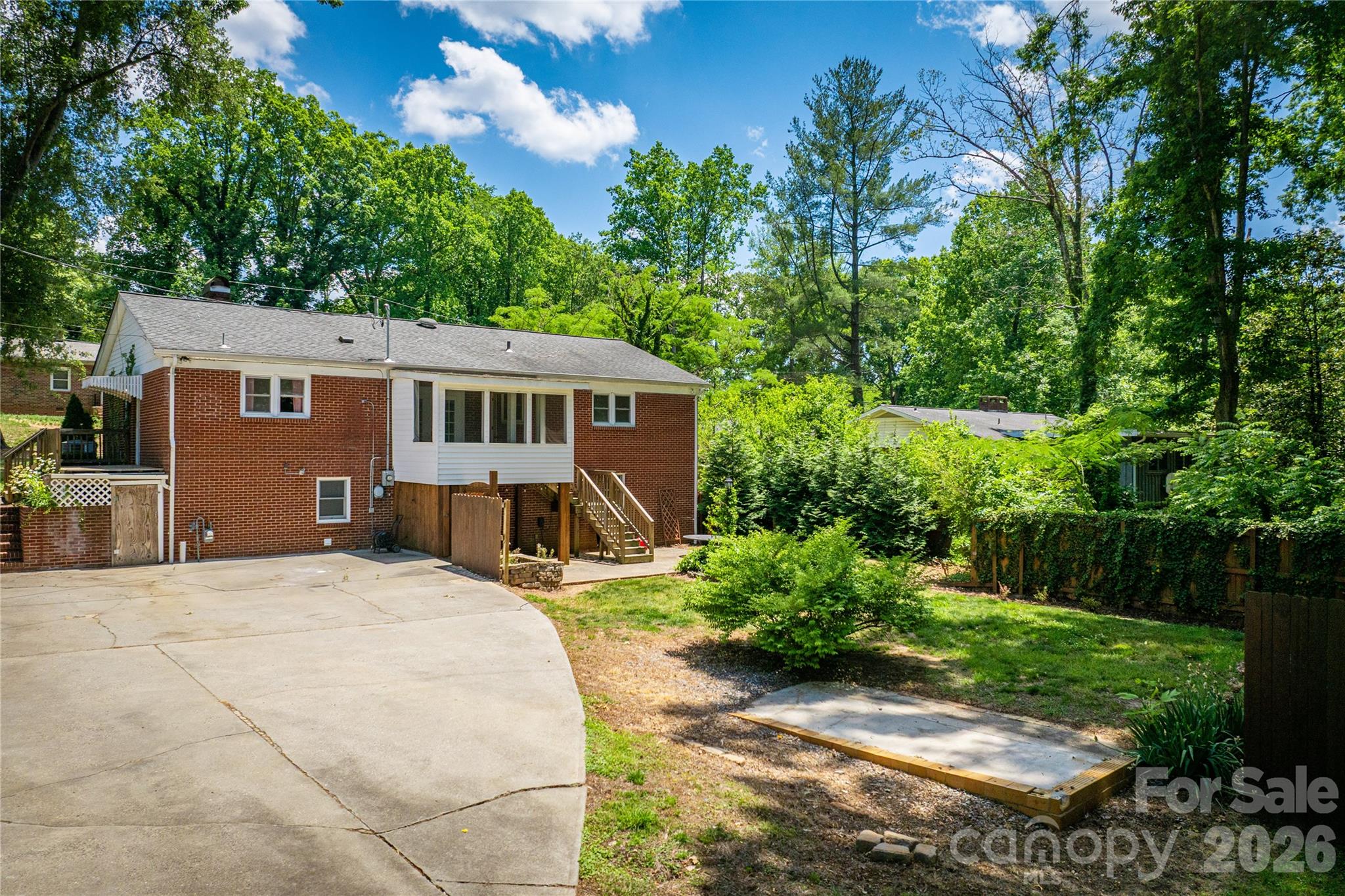 200 Falls Street — Morganton