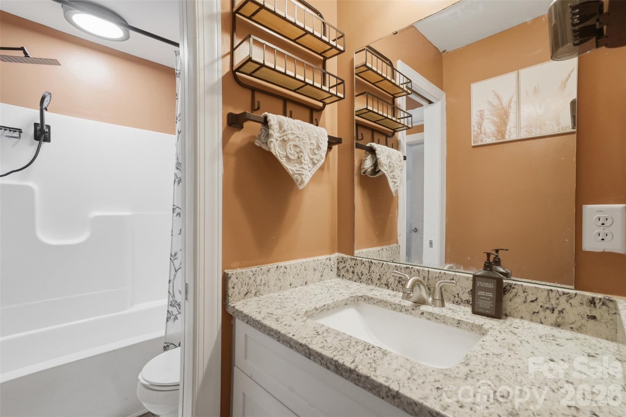 1629 Oak Leaf Drive — Hickory