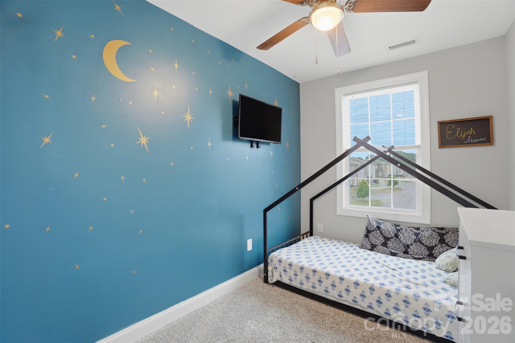 1629 Oak Leaf Drive — Hickory