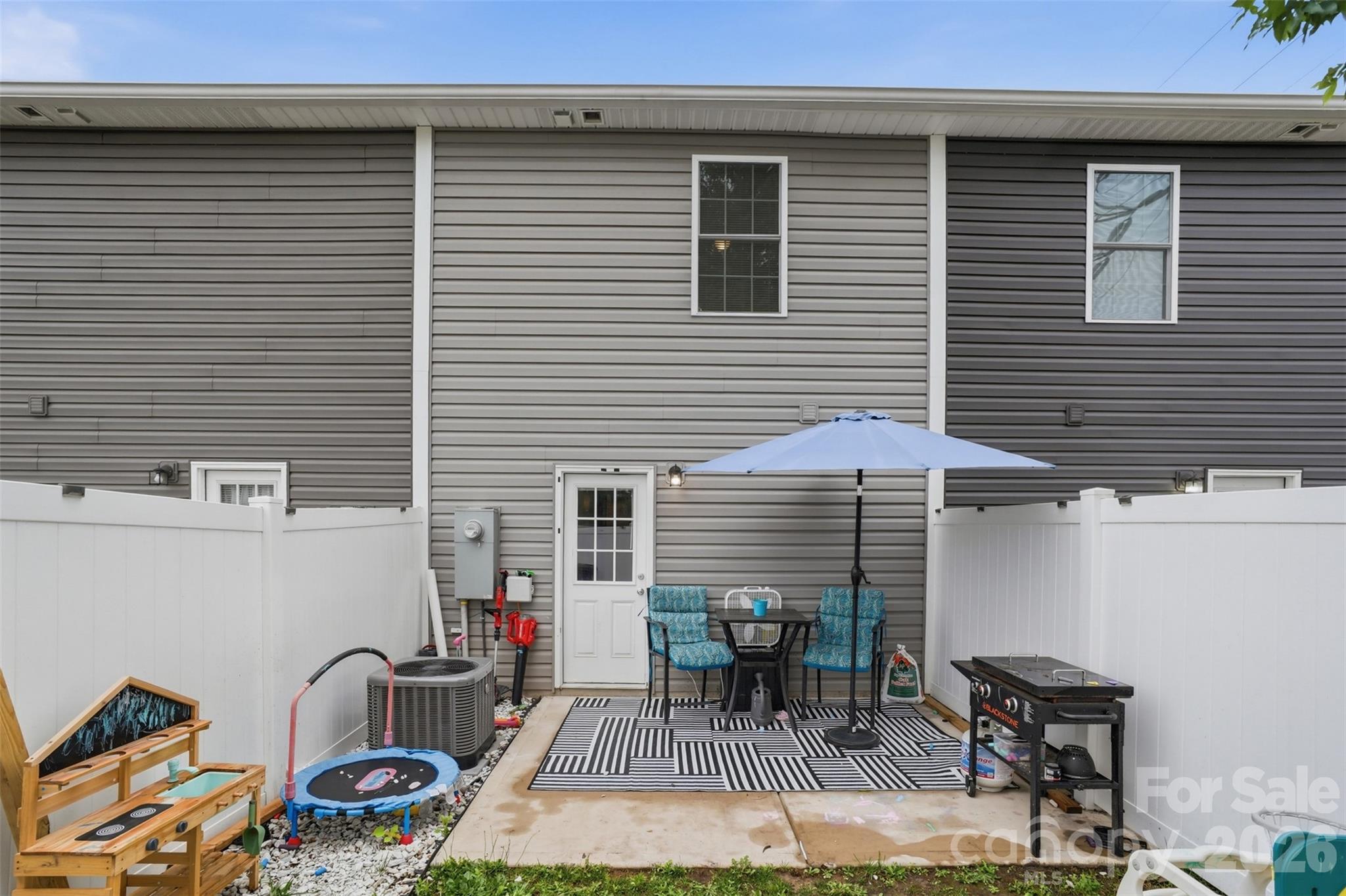 1629 Oak Leaf Drive — Hickory