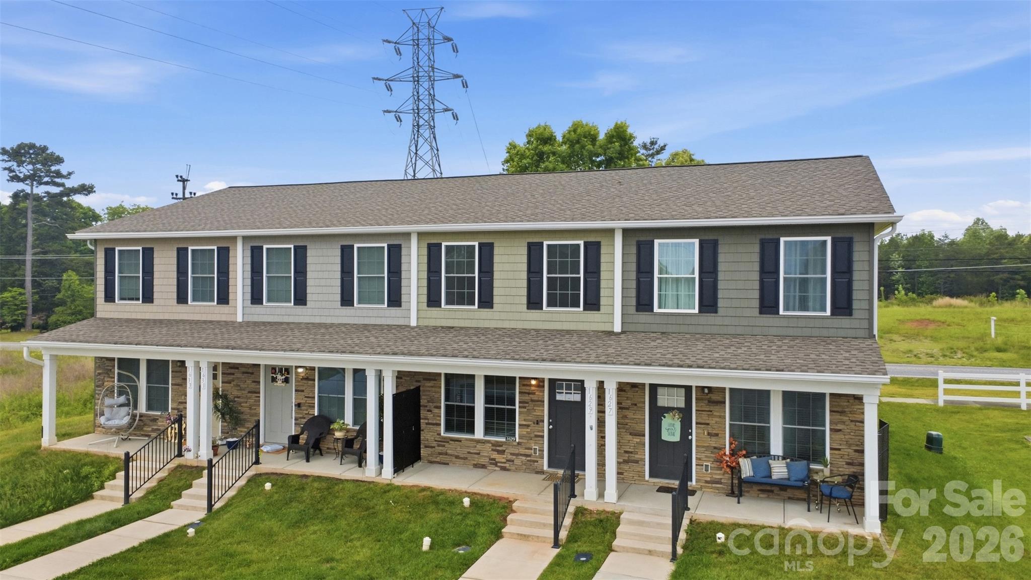 1629 Oak Leaf Drive — Hickory
