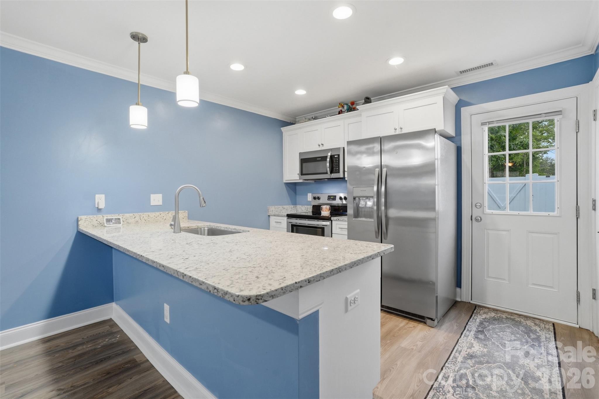 1629 Oak Leaf Drive — Hickory
