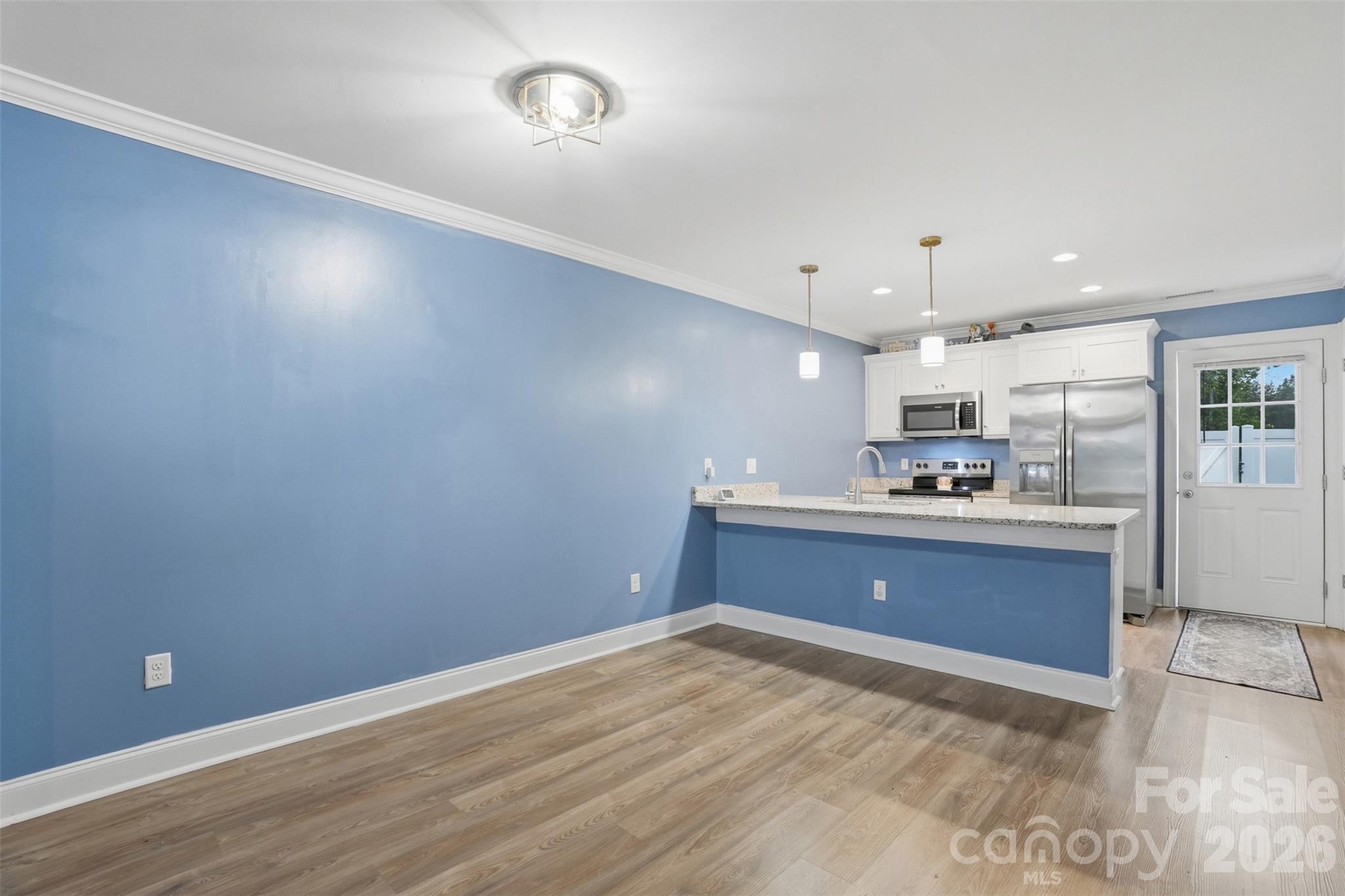 1629 Oak Leaf Drive — Hickory