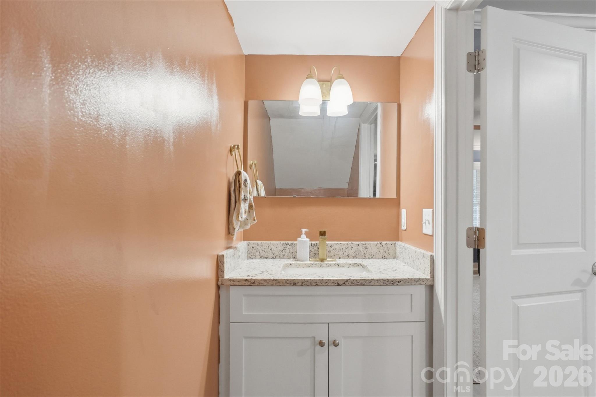 1629 Oak Leaf Drive — Hickory