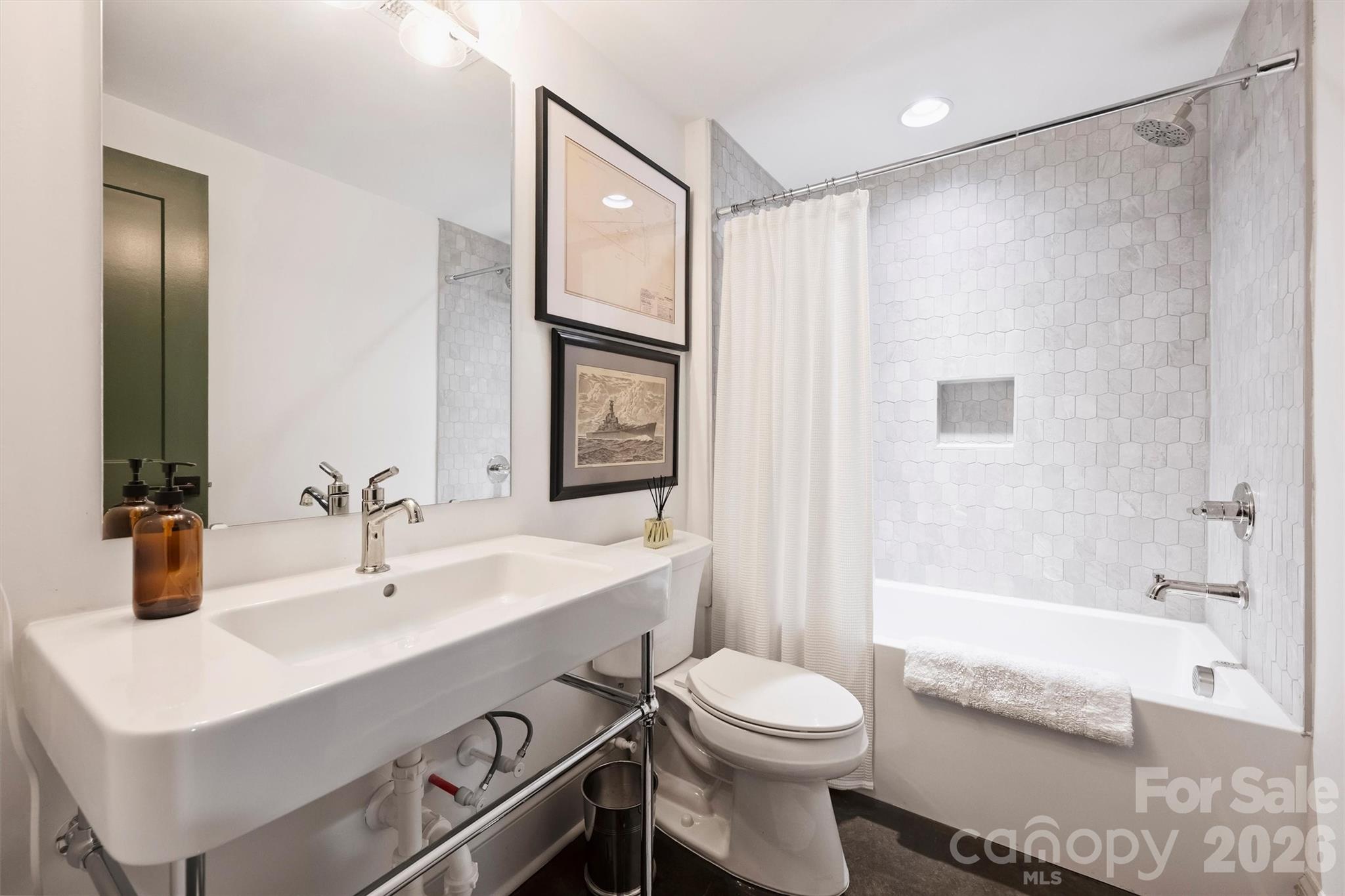 1525 Lynway Drive — Charlotte