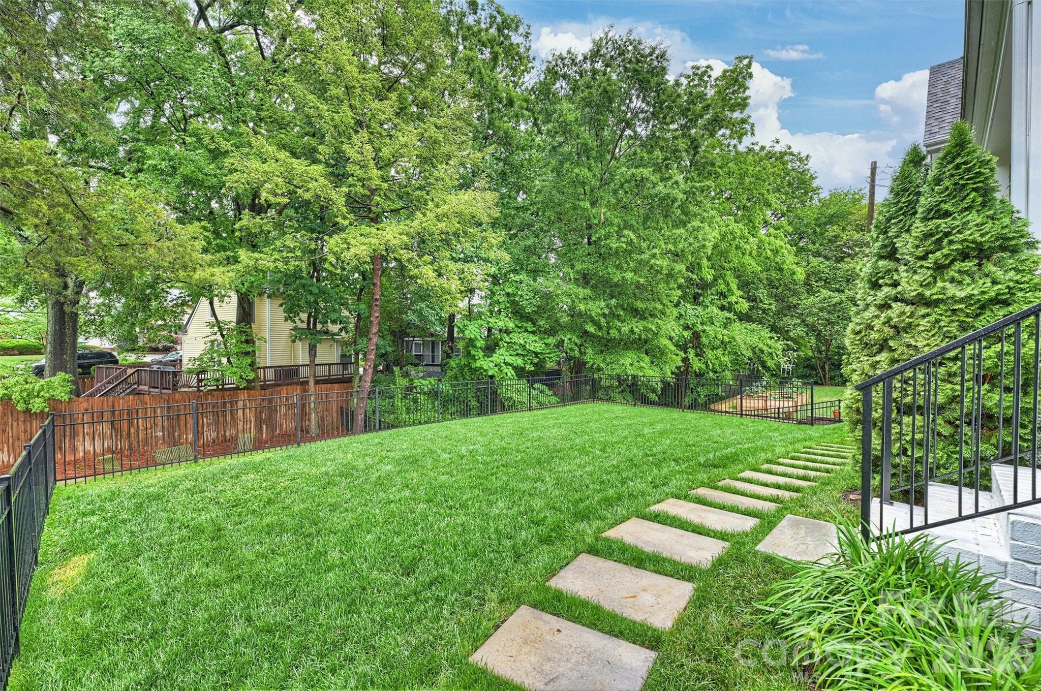 1525 Lynway Drive — Charlotte
