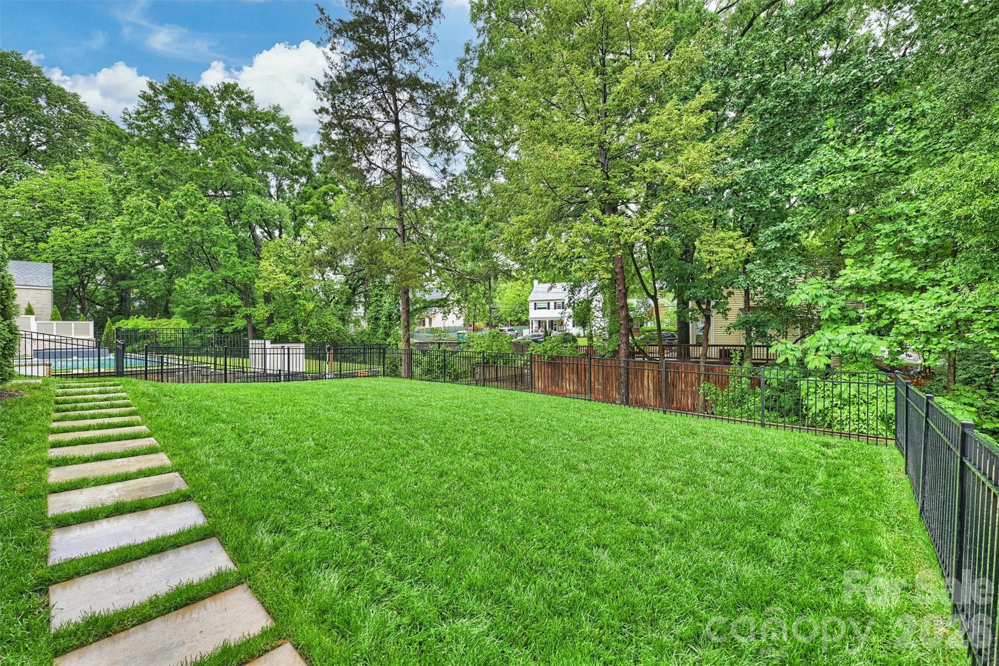 1525 Lynway Drive — Charlotte