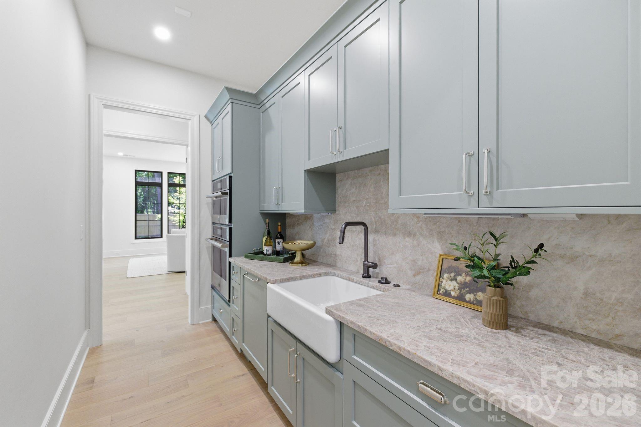 3028 Eastham Lane — Charlotte