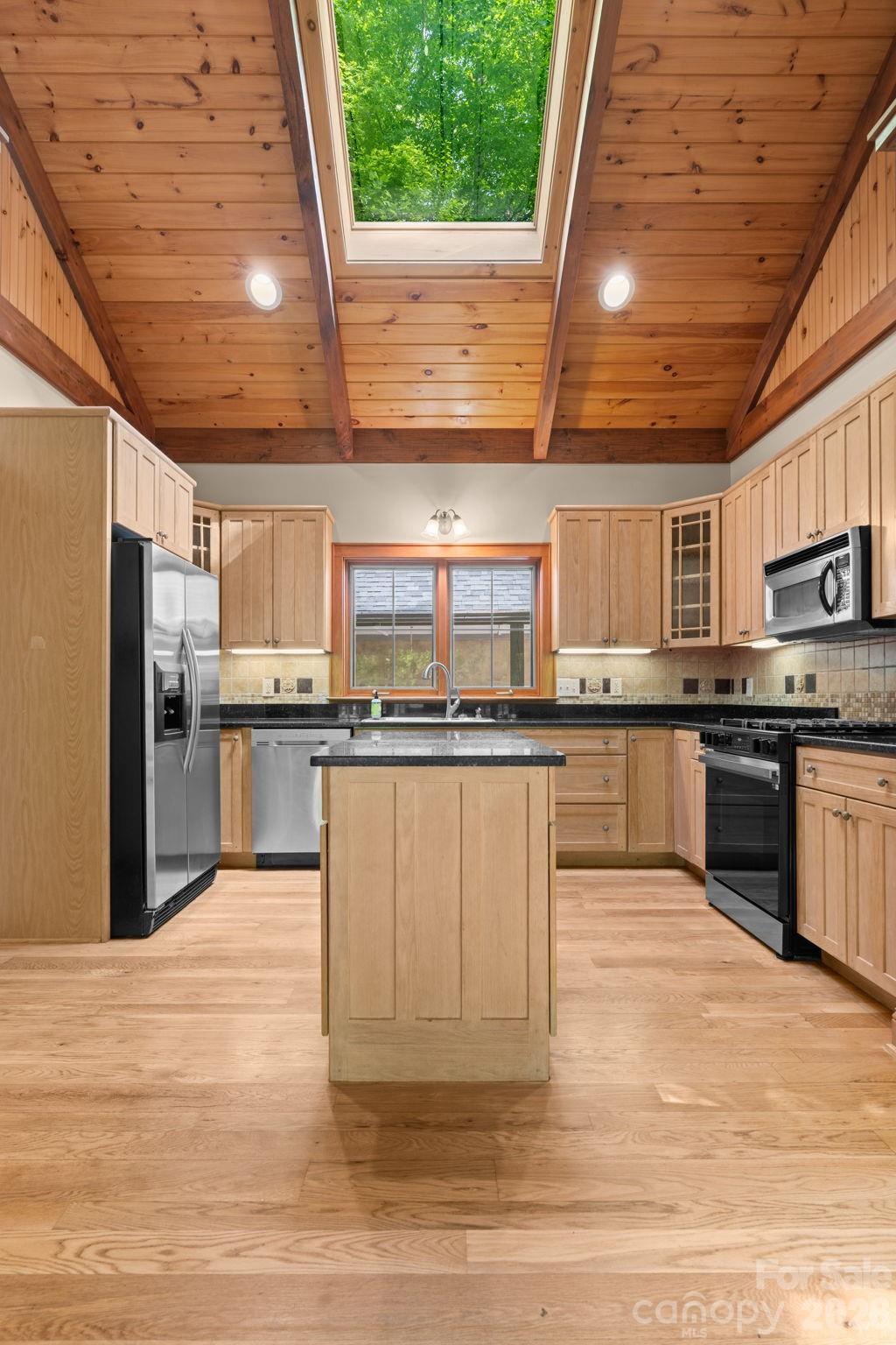 373 The Settlement Road — Boone