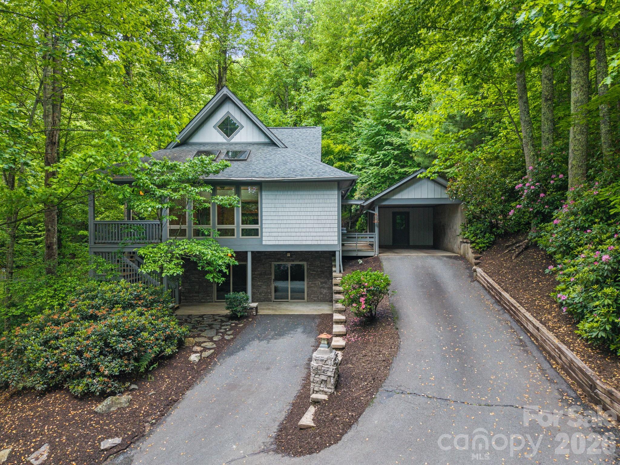 373 The Settlement Road — Boone