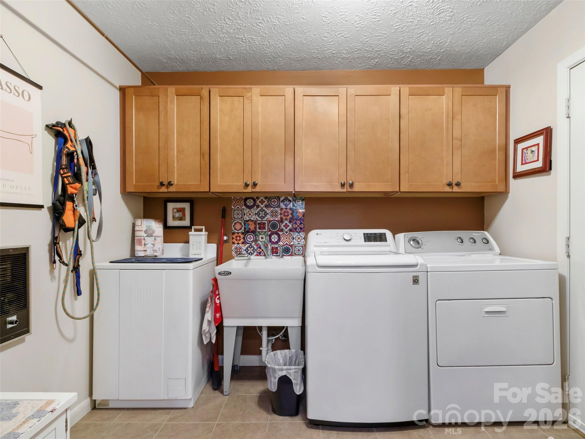 597 Sweetwater Ridge Road — Burnsville