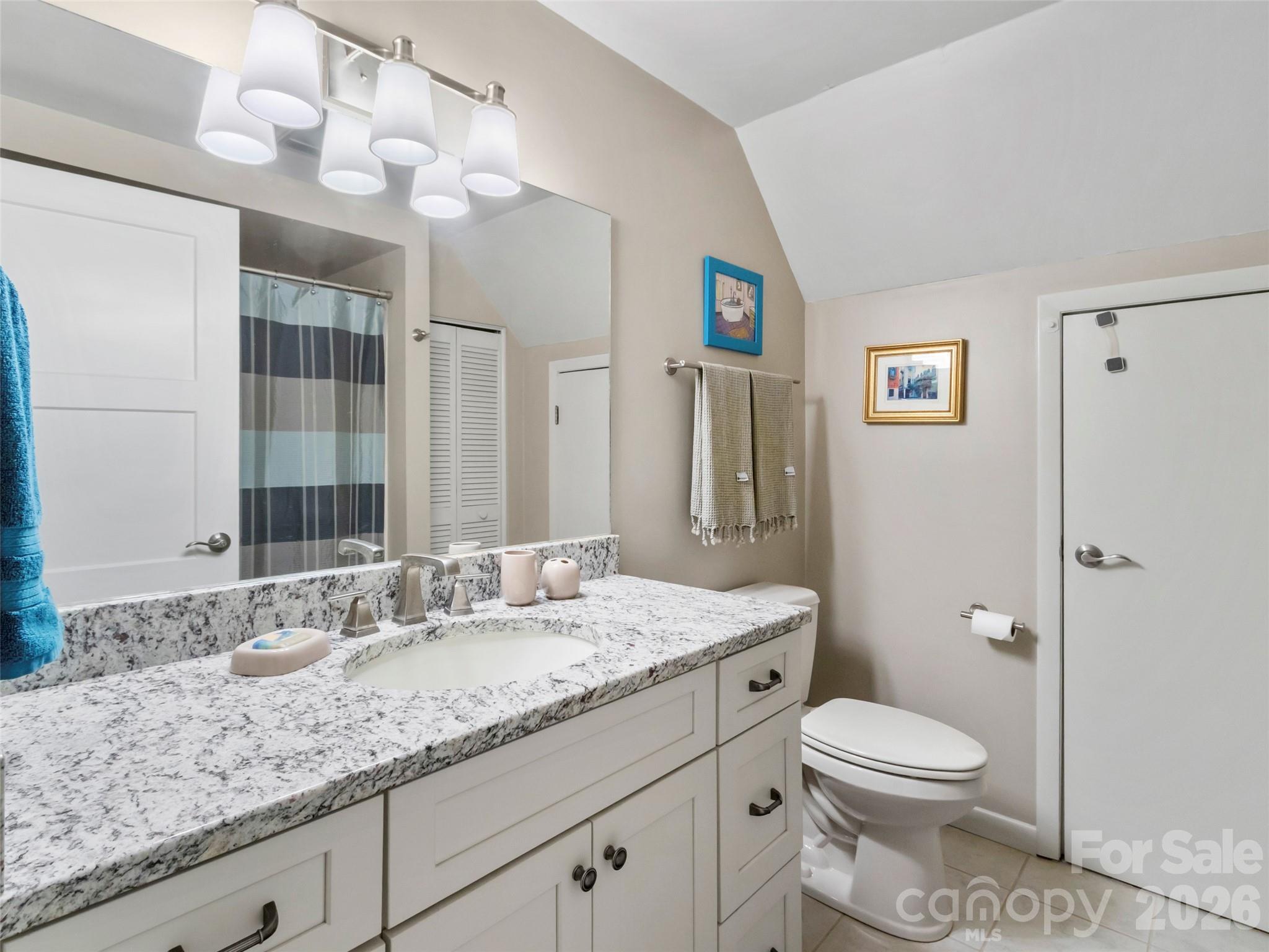 597 Sweetwater Ridge Road — Burnsville