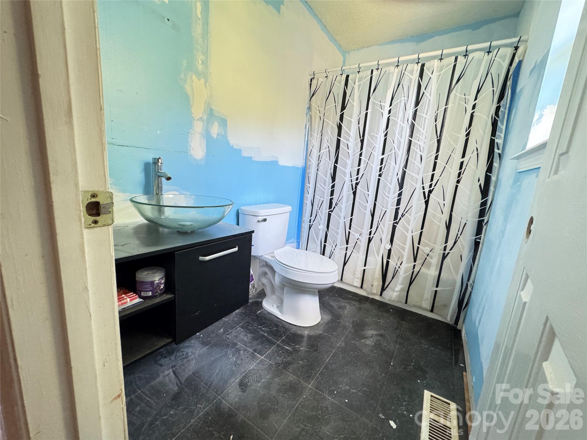 704 Morningside Drive — Mount Holly