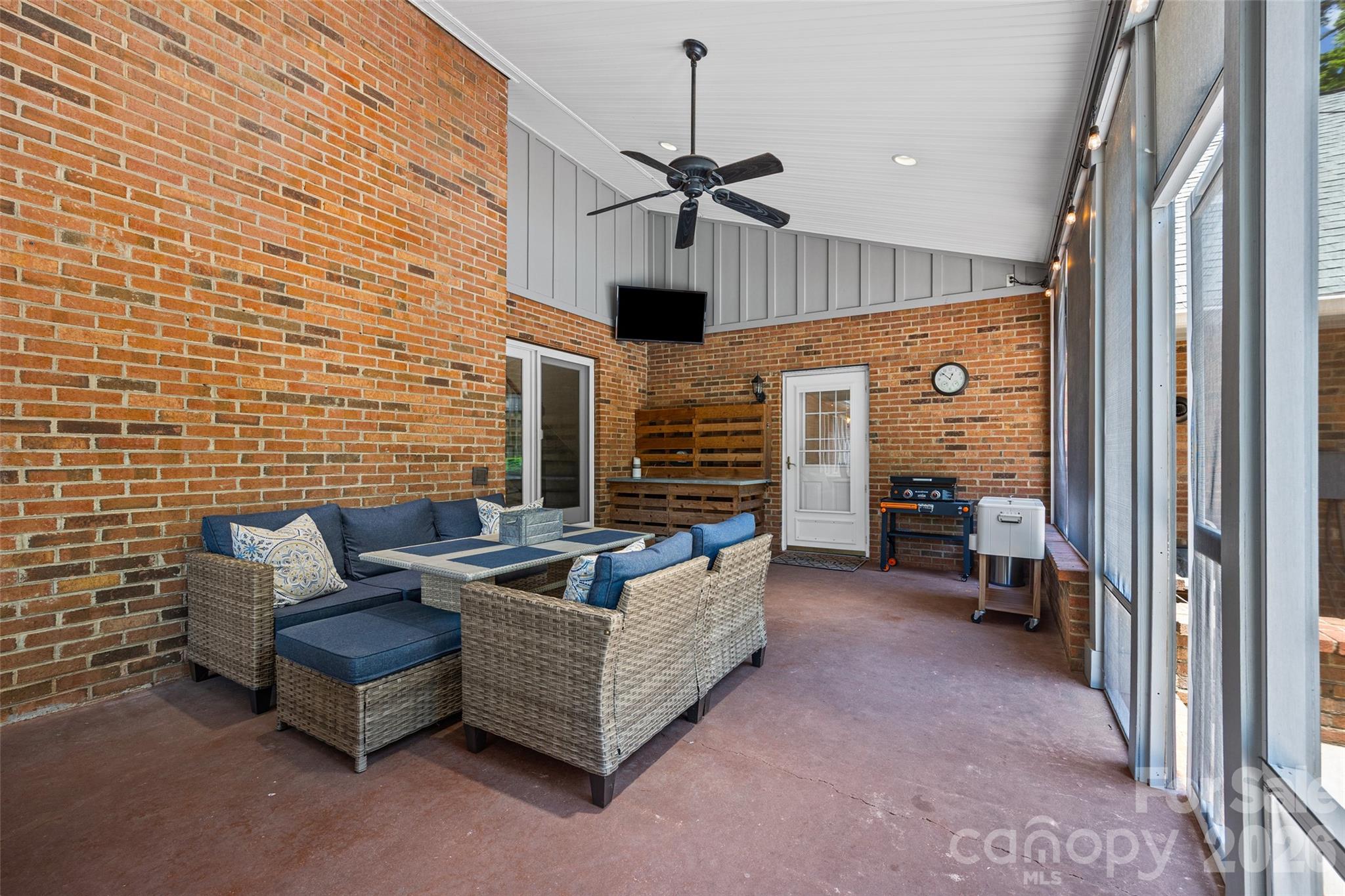 16105 Langston Drive — Charlotte