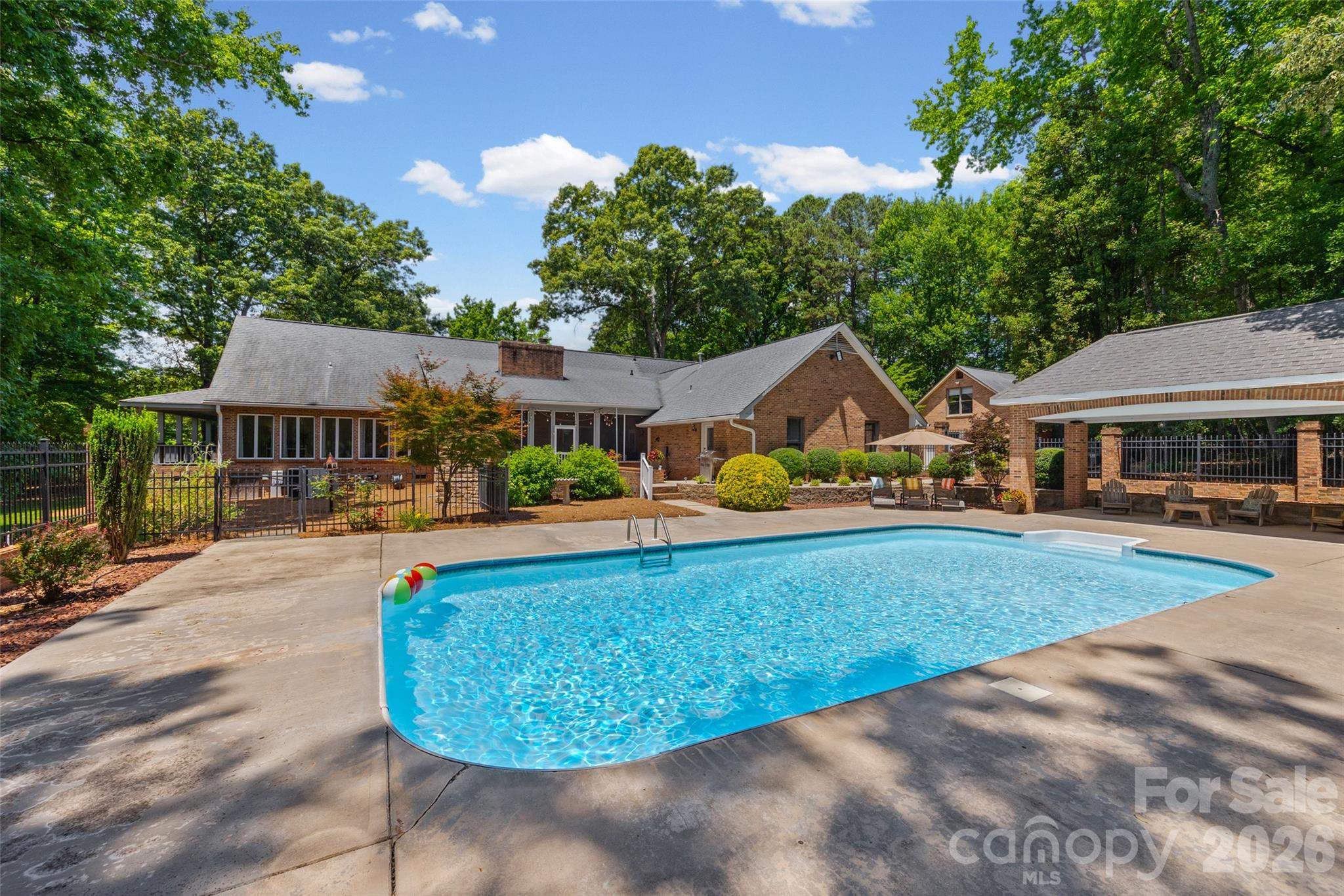 16105 Langston Drive — Charlotte