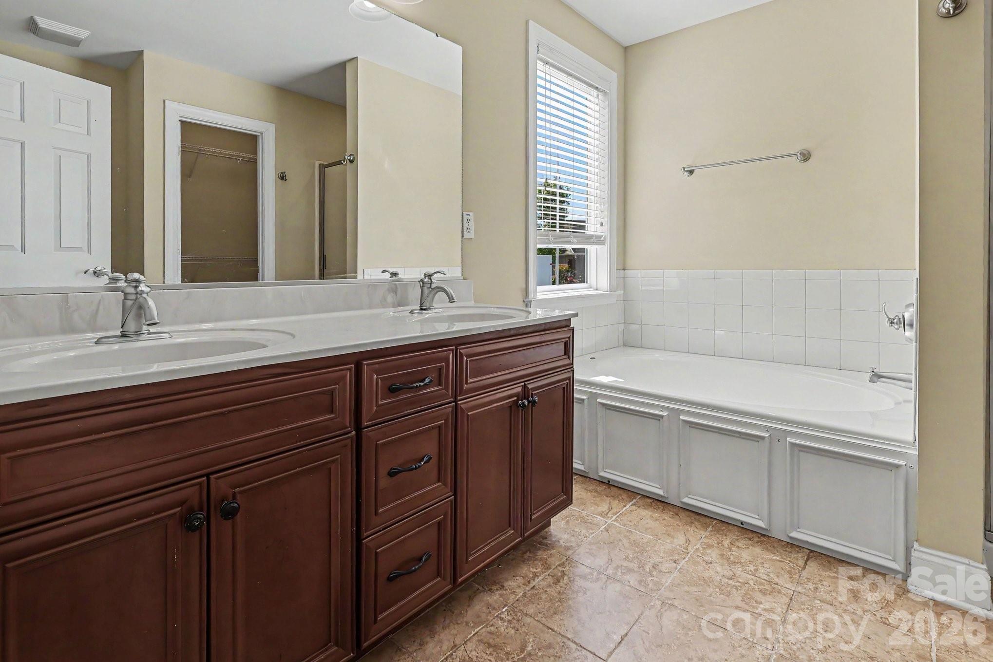 14 Halyn Lane — Arden