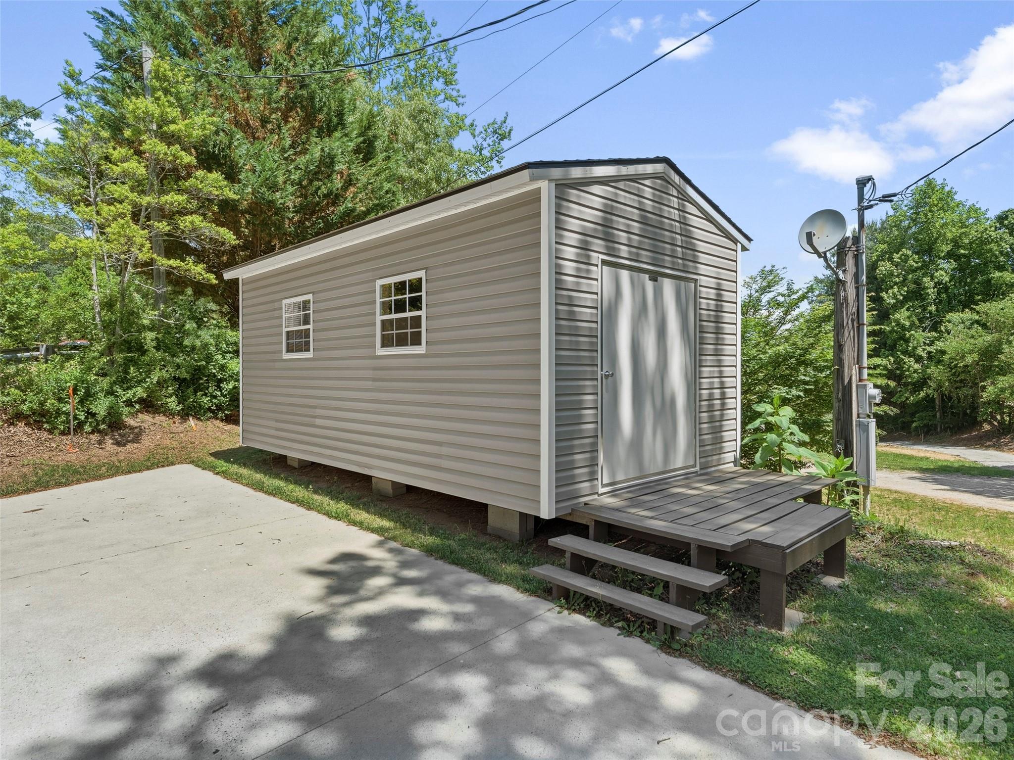 64 Drexel Road — Hendersonville