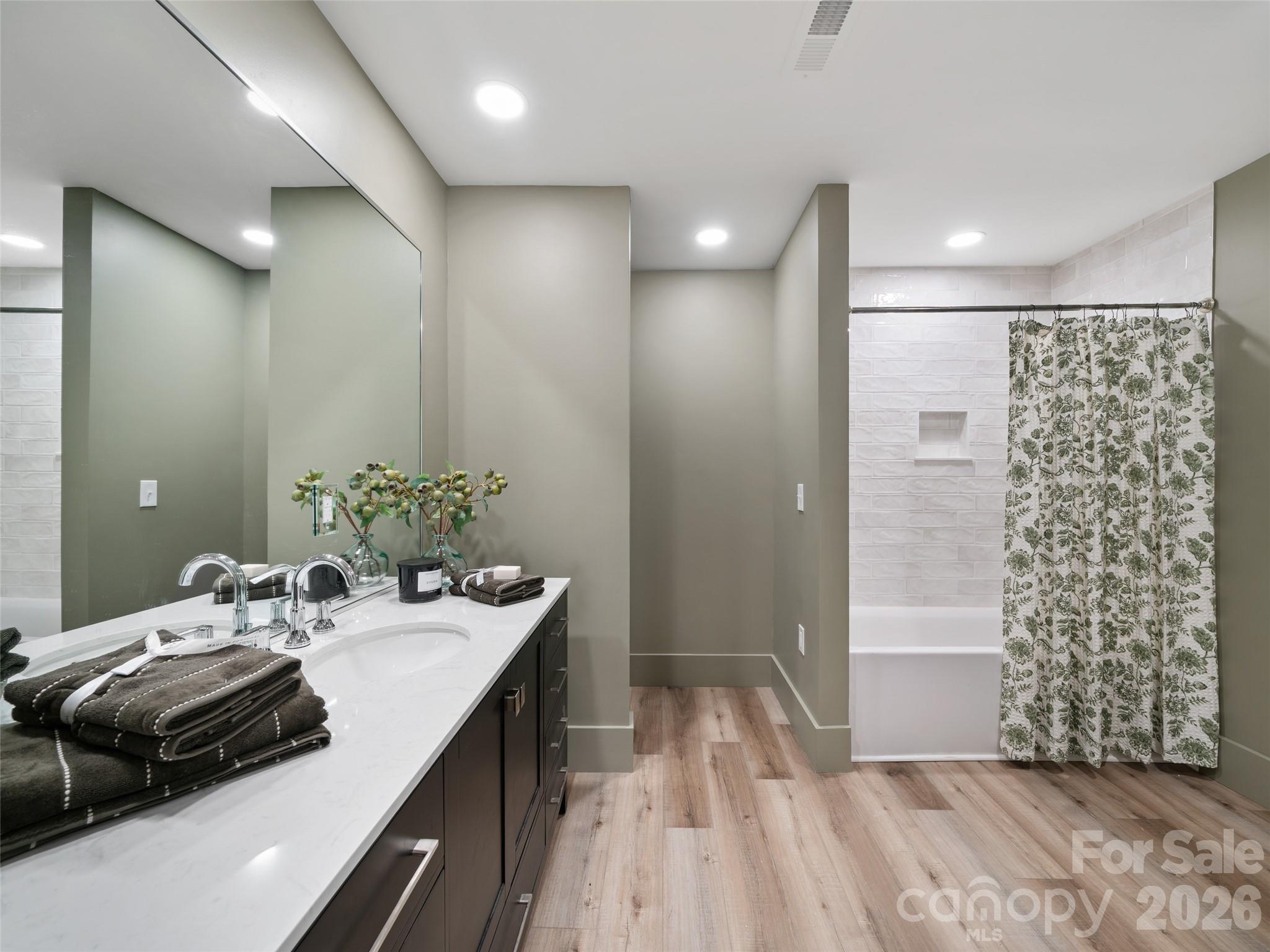 81 Summer Trees Lane — Burnsville