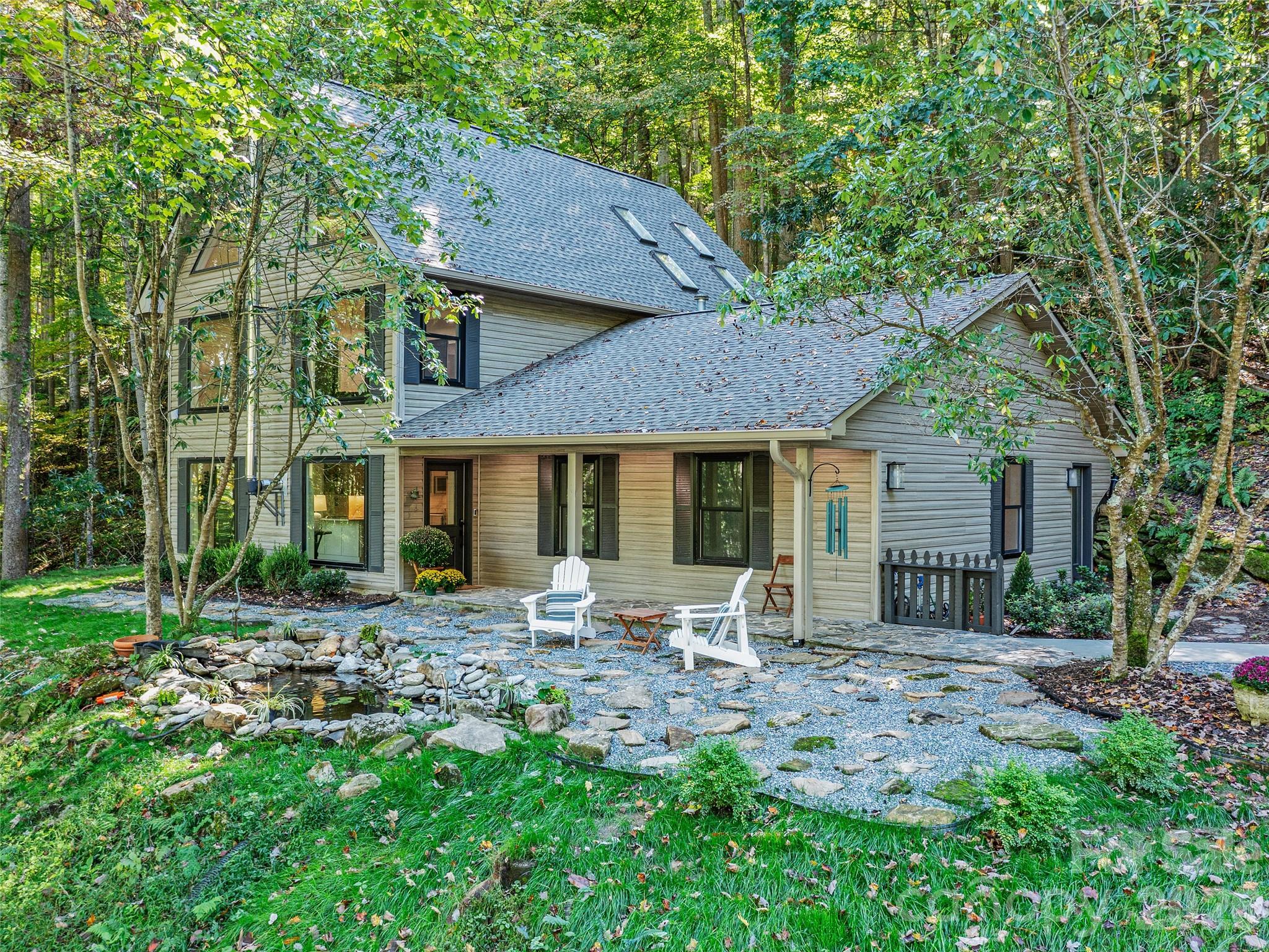 81 Summer Trees Lane — Burnsville