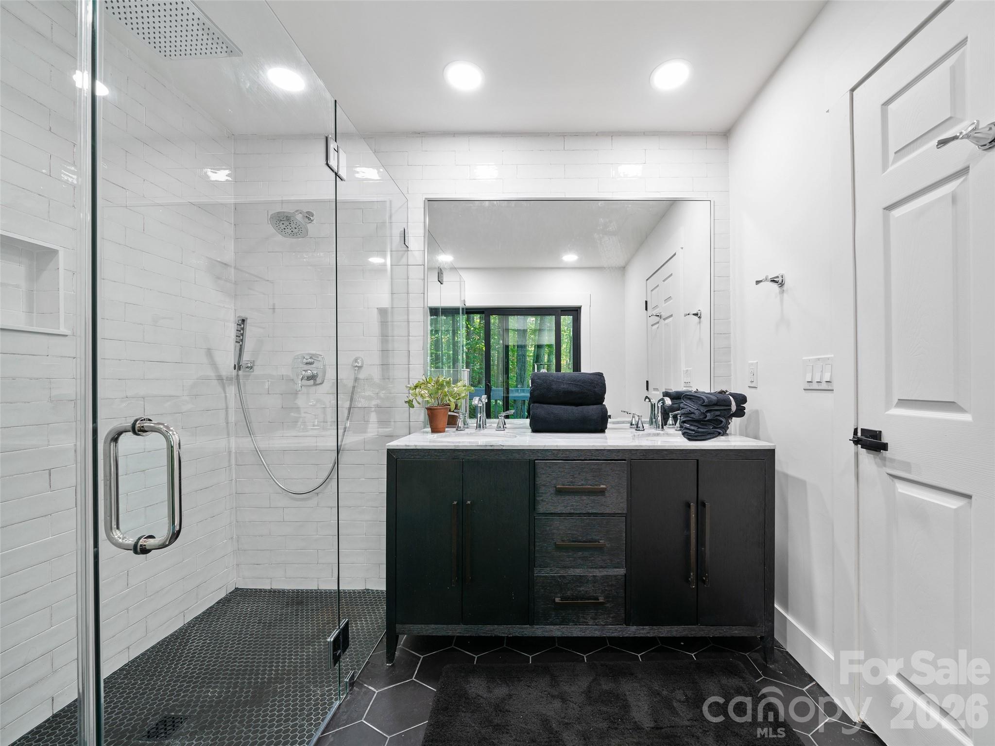 81 Summer Trees Lane — Burnsville