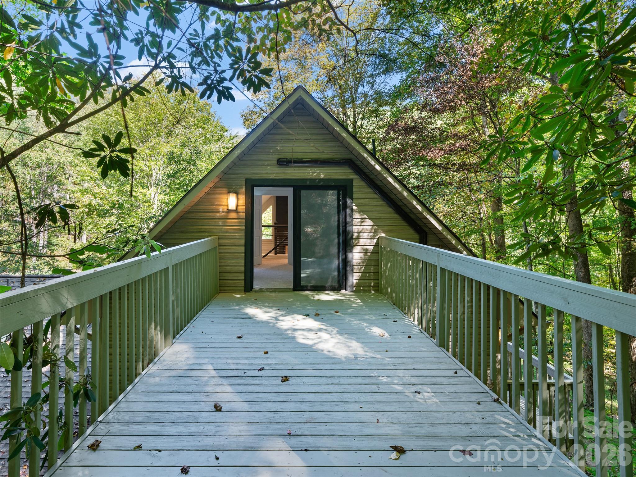 81 Summer Trees Lane — Burnsville