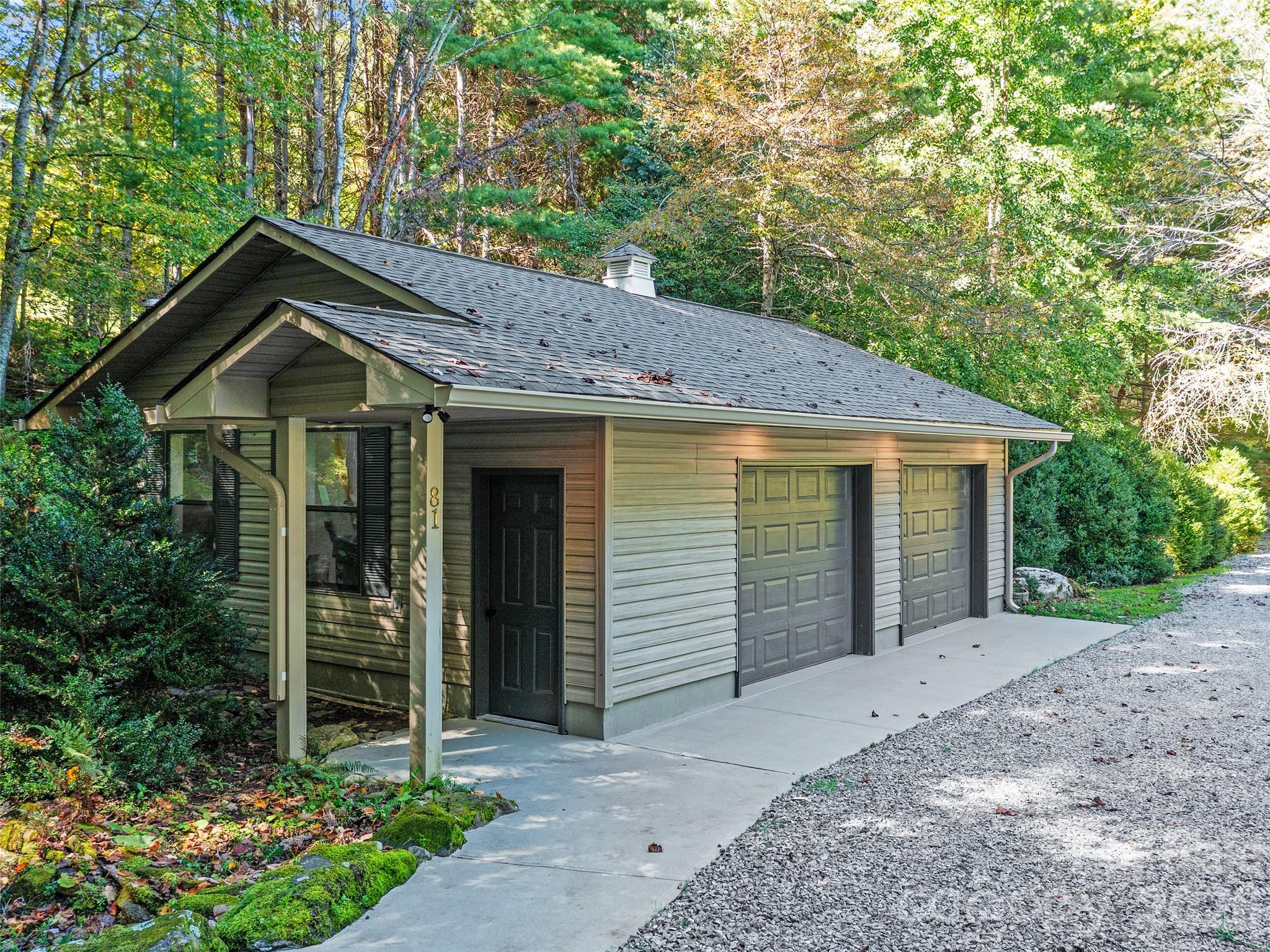 81 Summer Trees Lane — Burnsville