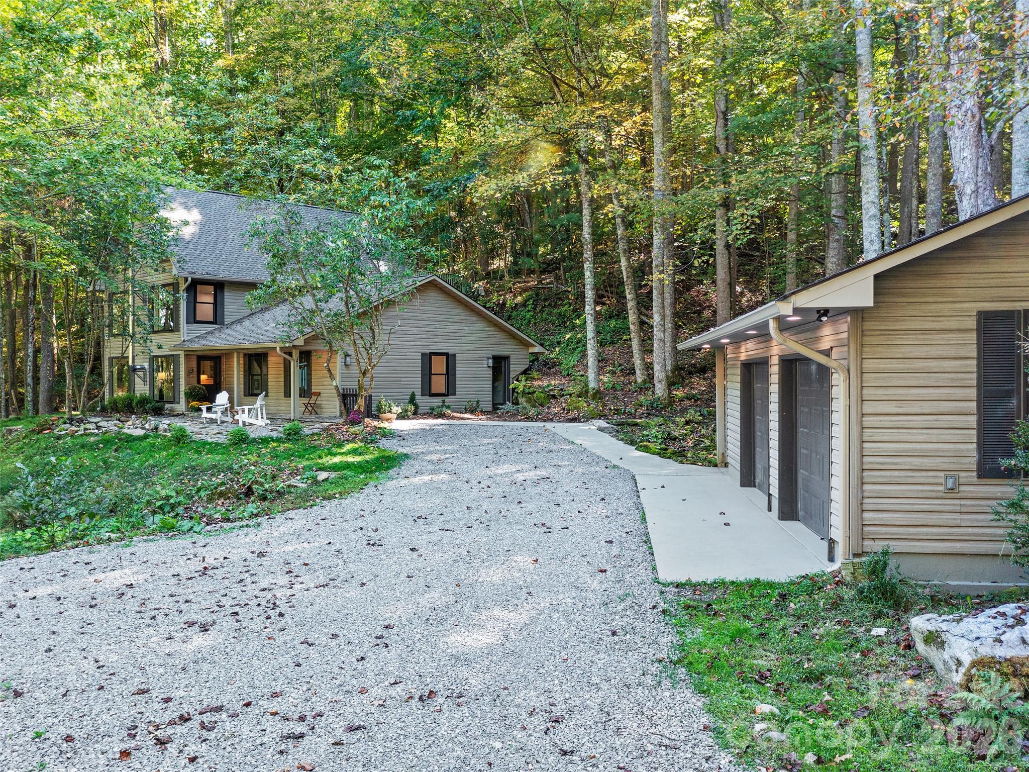 81 Summer Trees Lane — Burnsville