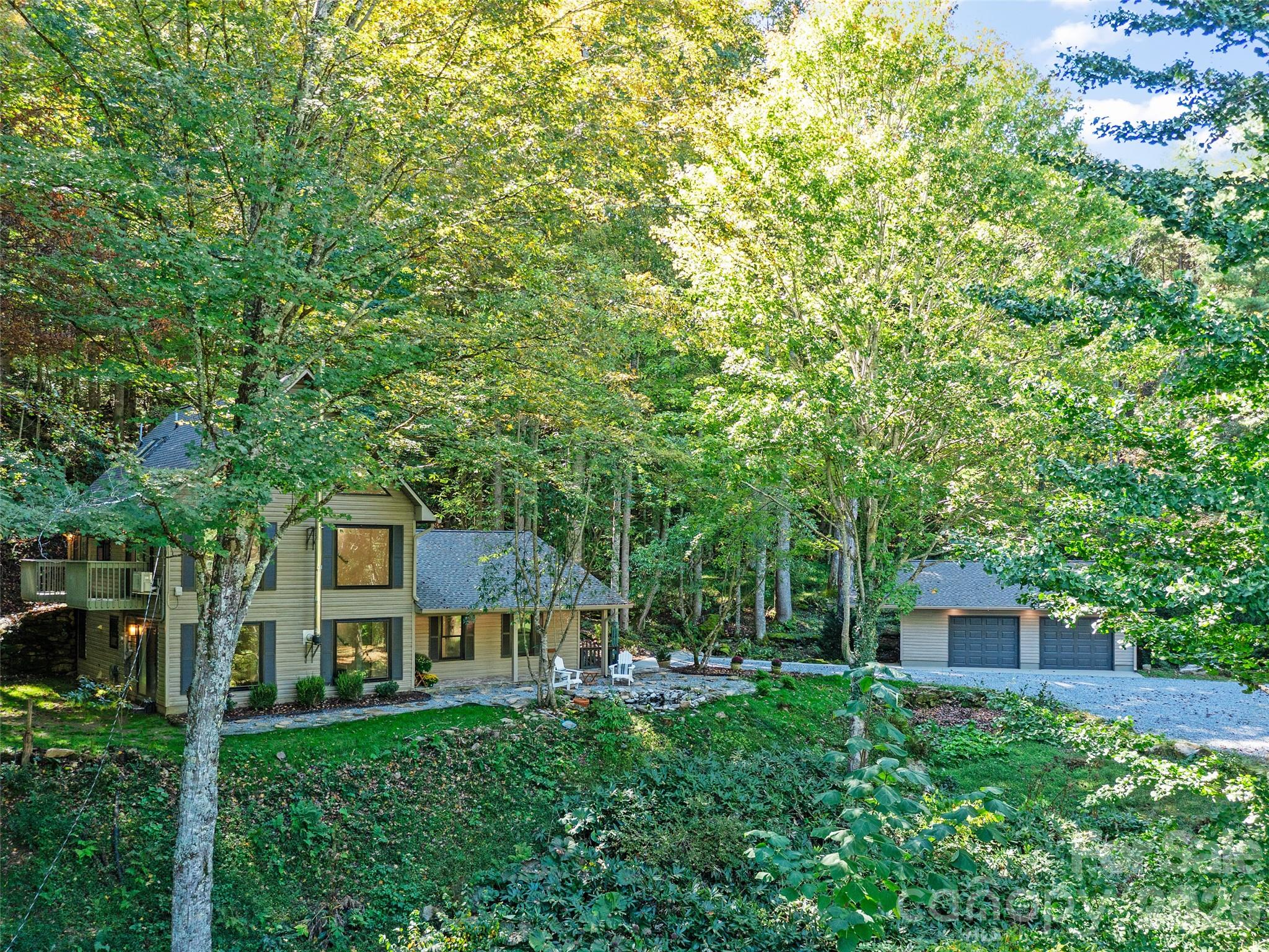 81 Summer Trees Lane — Burnsville
