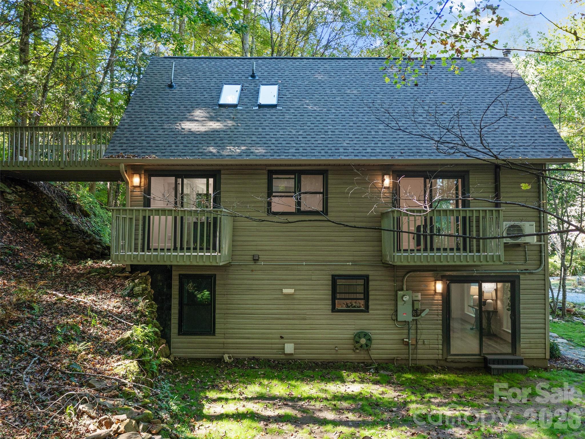 81 Summer Trees Lane — Burnsville