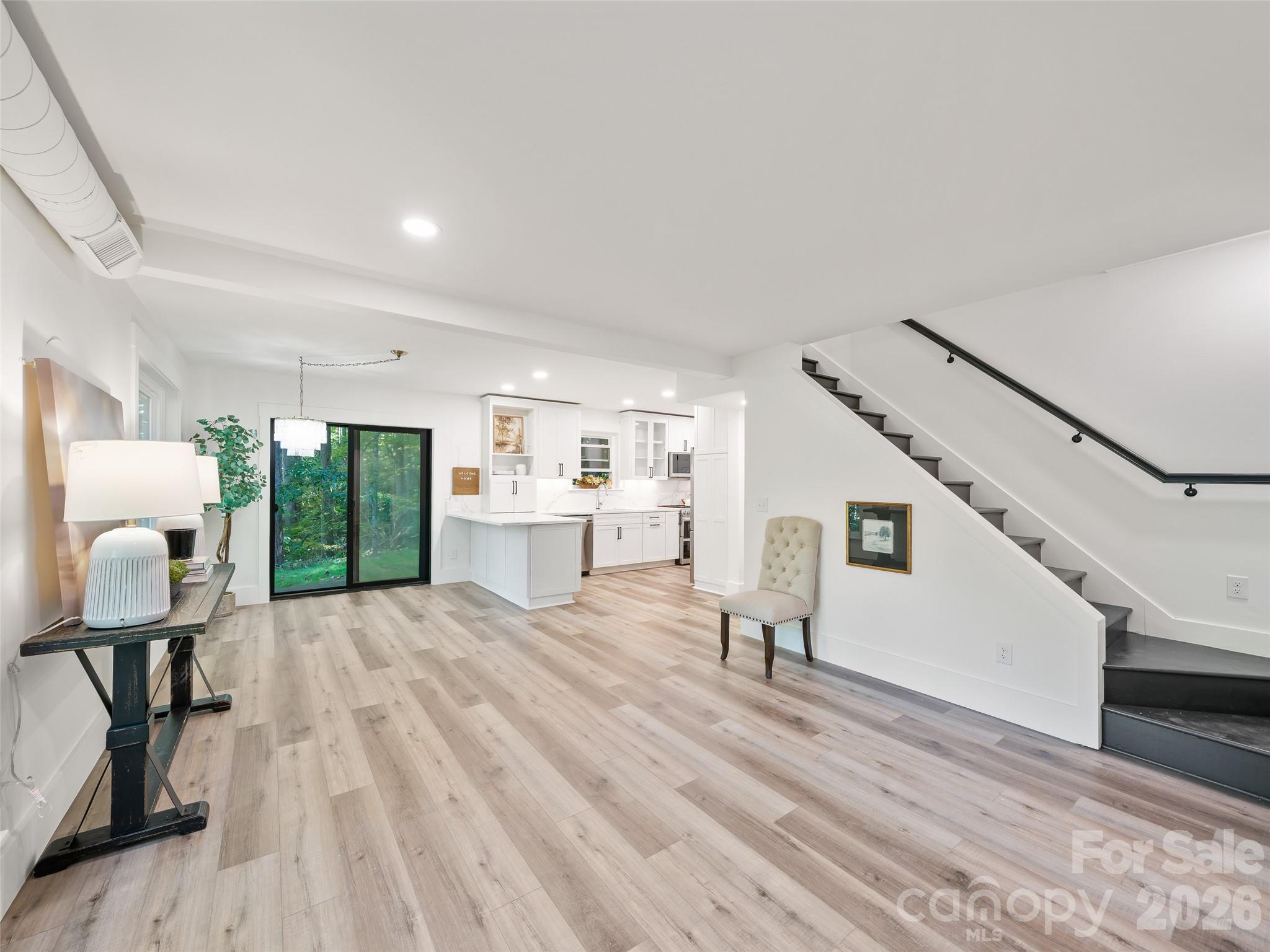 81 Summer Trees Lane — Burnsville