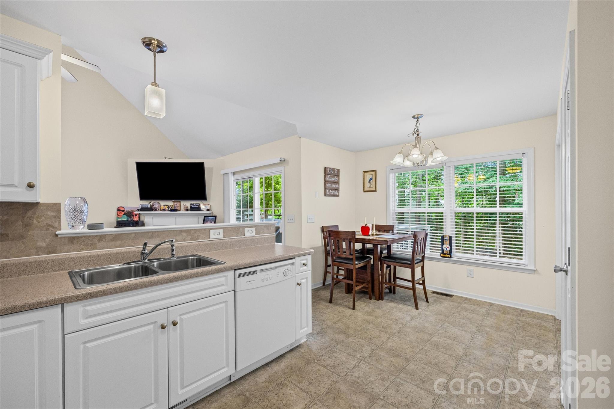 509 Kittiewake Lane — Clover