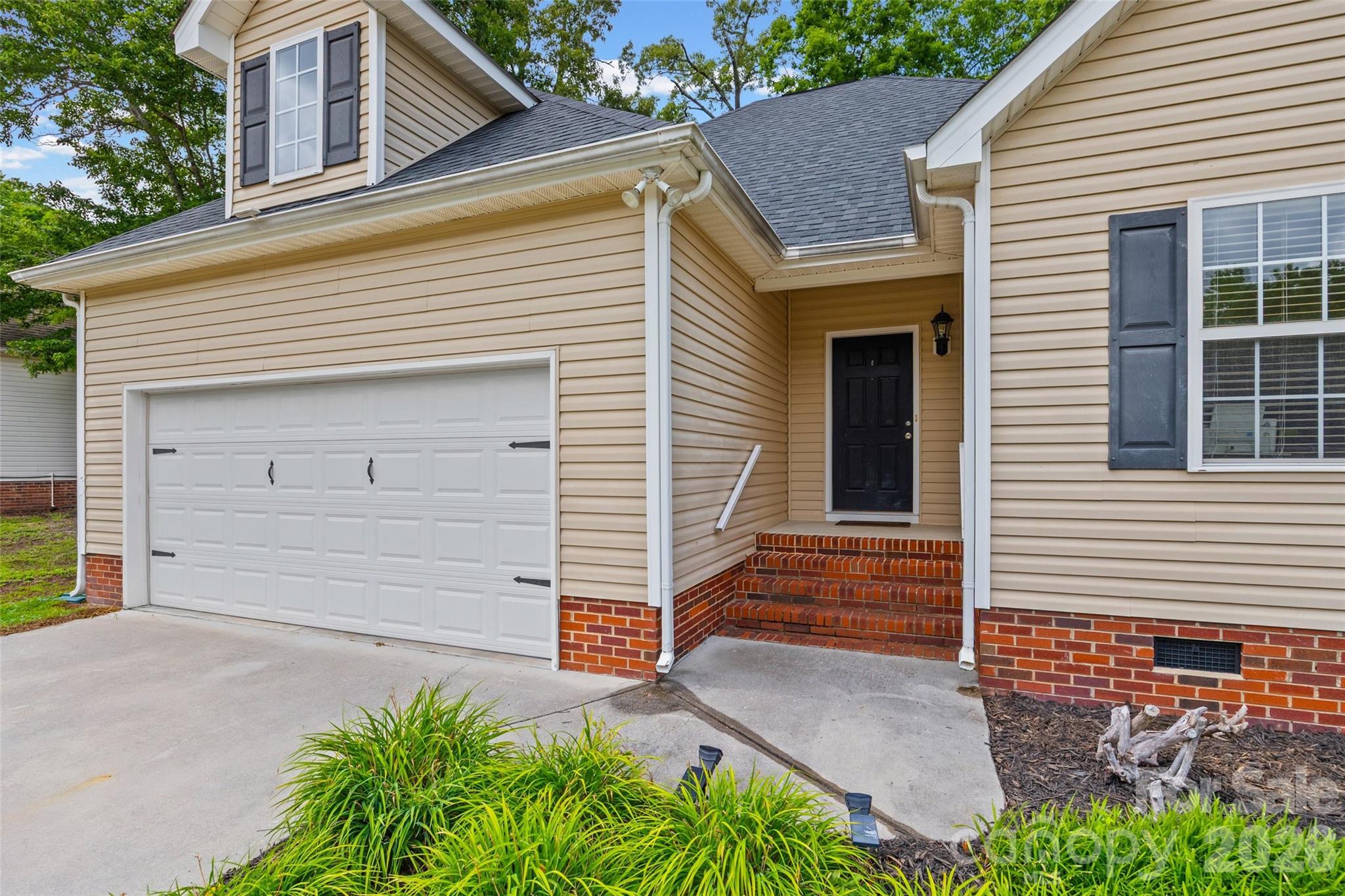 509 Kittiewake Lane — Clover