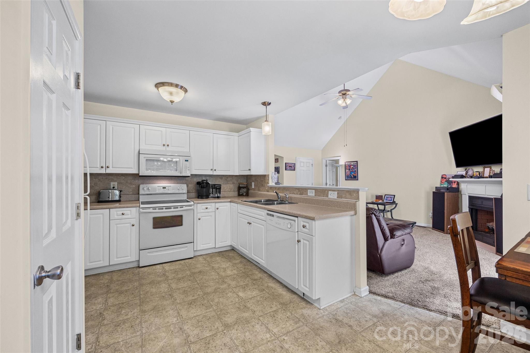 509 Kittiewake Lane — Clover