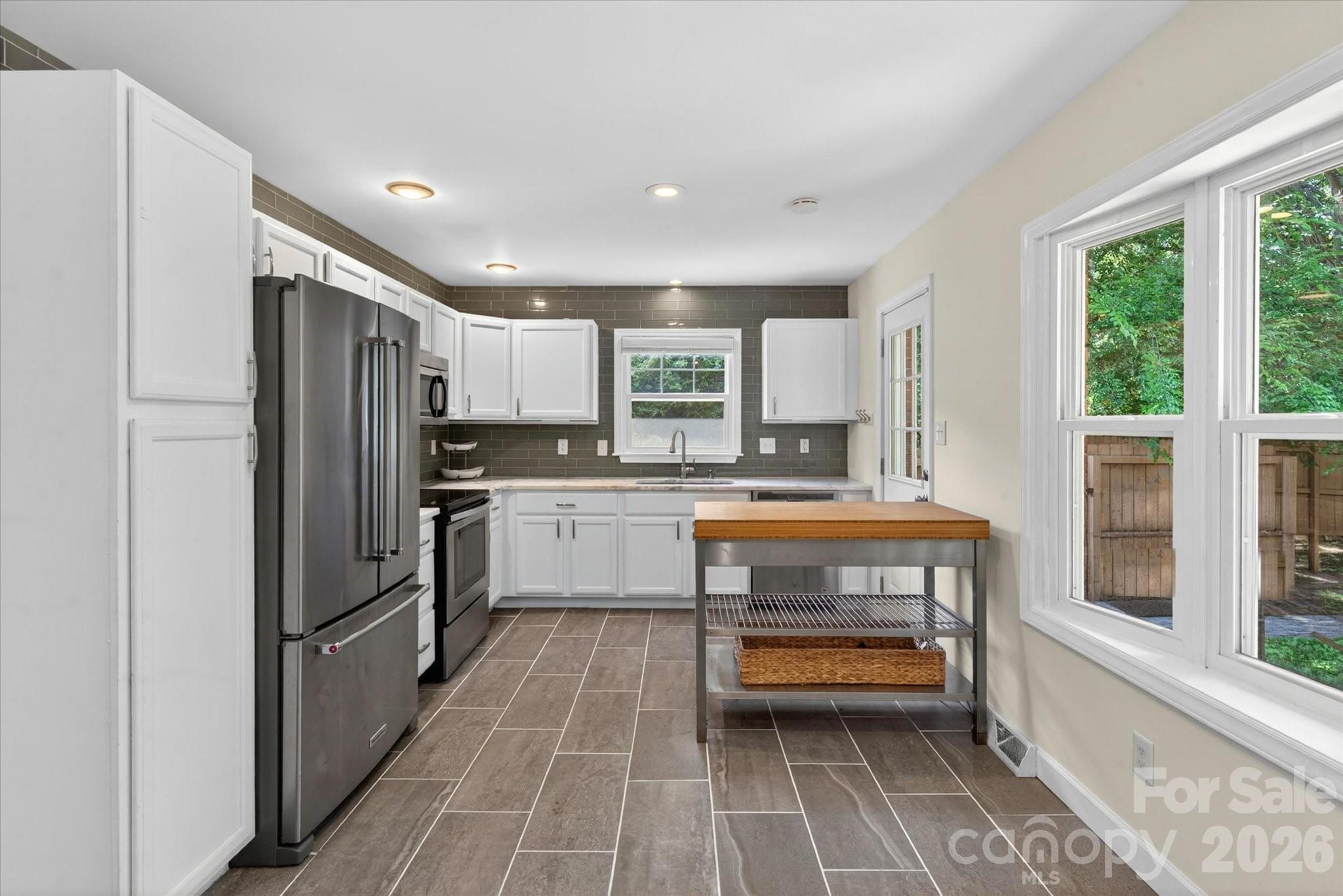 6912 Woodstock Drive — Charlotte