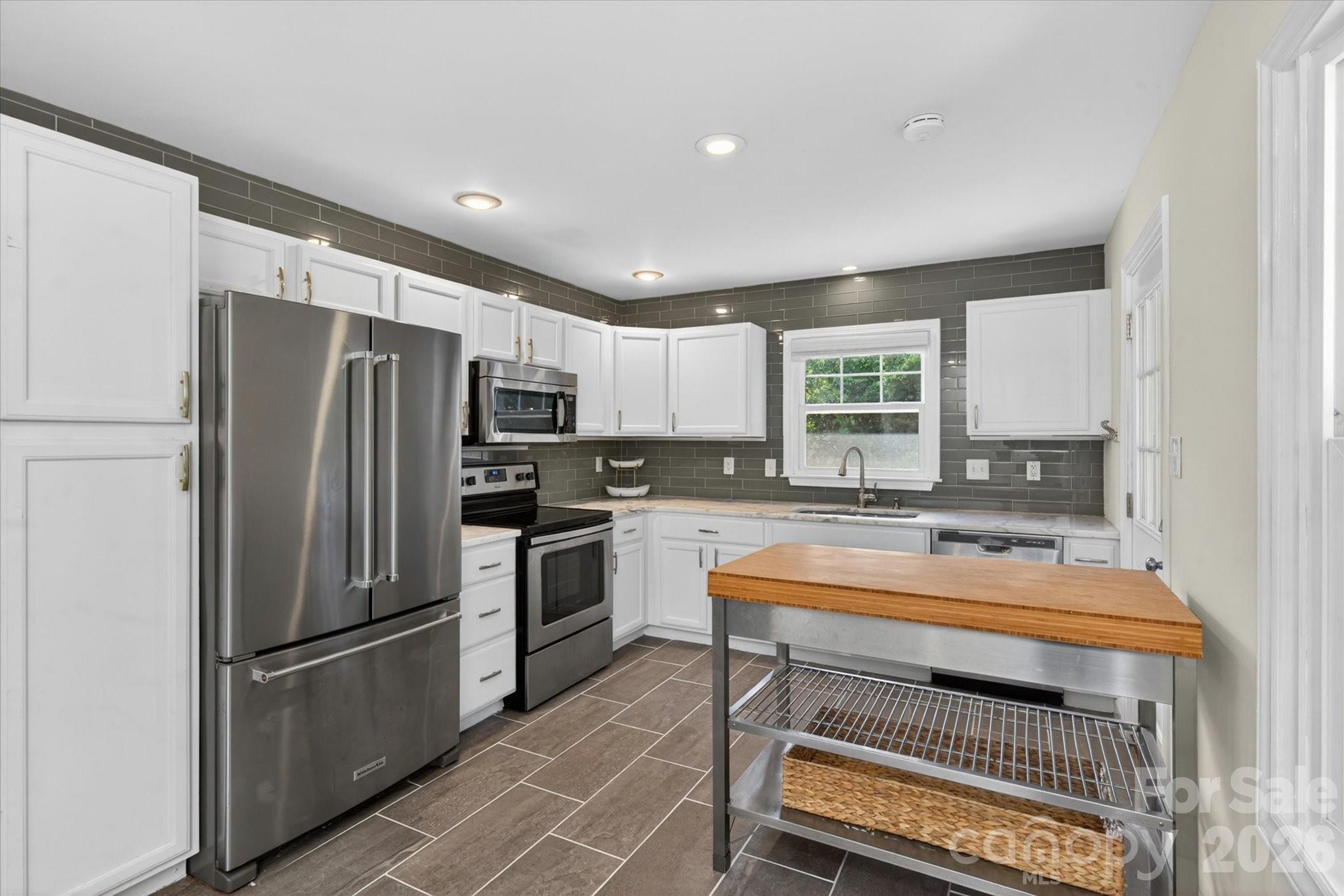 6912 Woodstock Drive — Charlotte