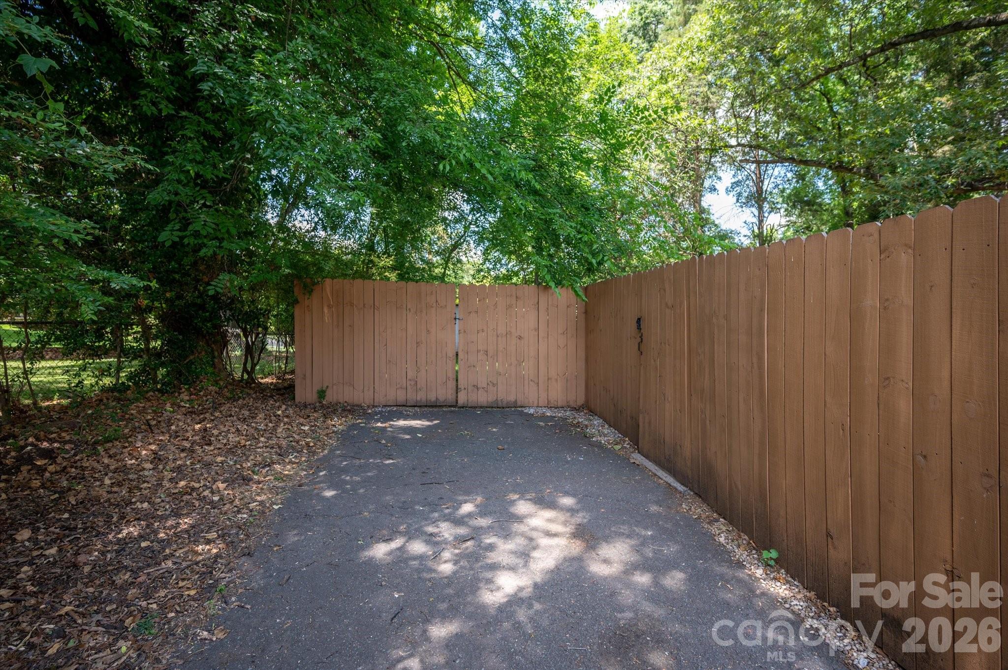 6912 Woodstock Drive — Charlotte