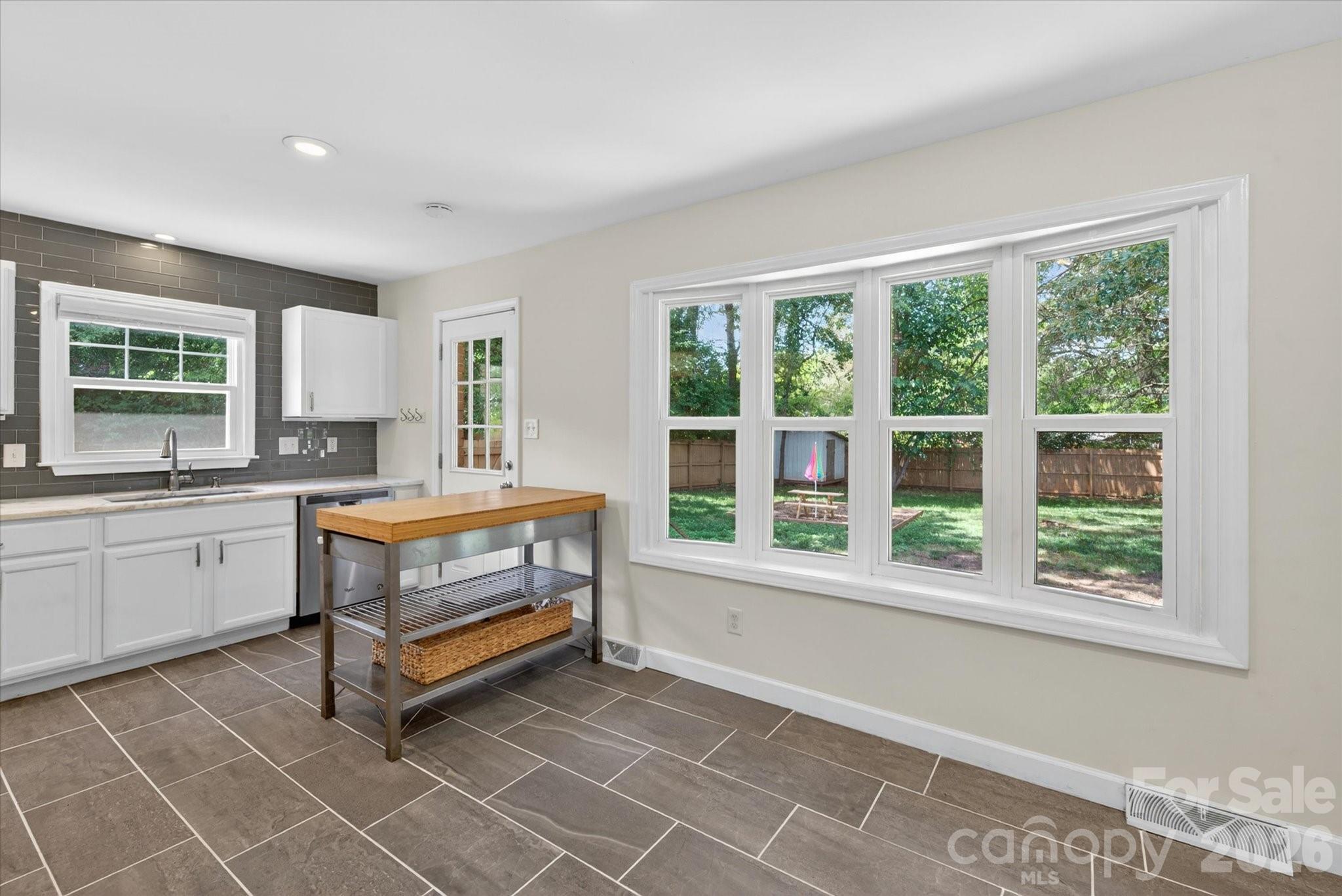 6912 Woodstock Drive — Charlotte
