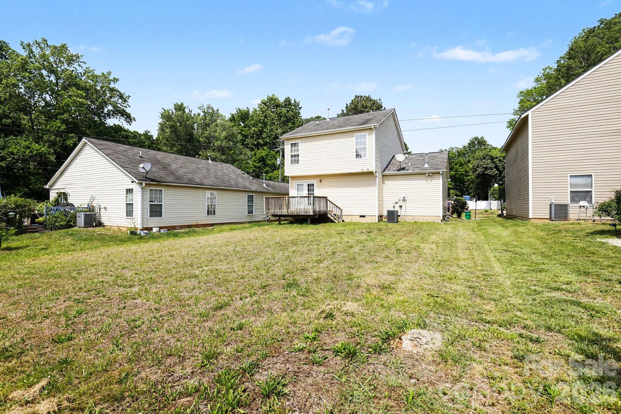6325 Linda Vista Lane — Charlotte