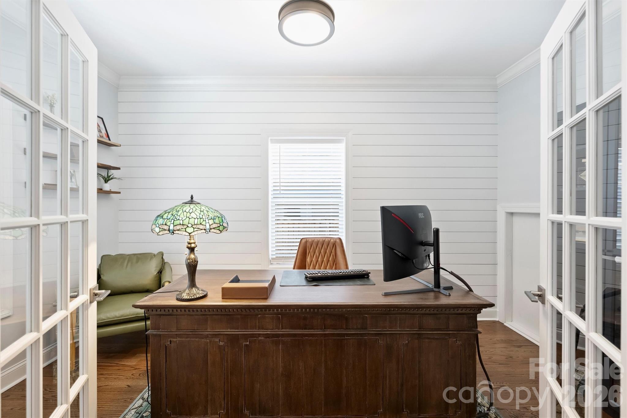 1617 Hawthorne Lane — Charlotte