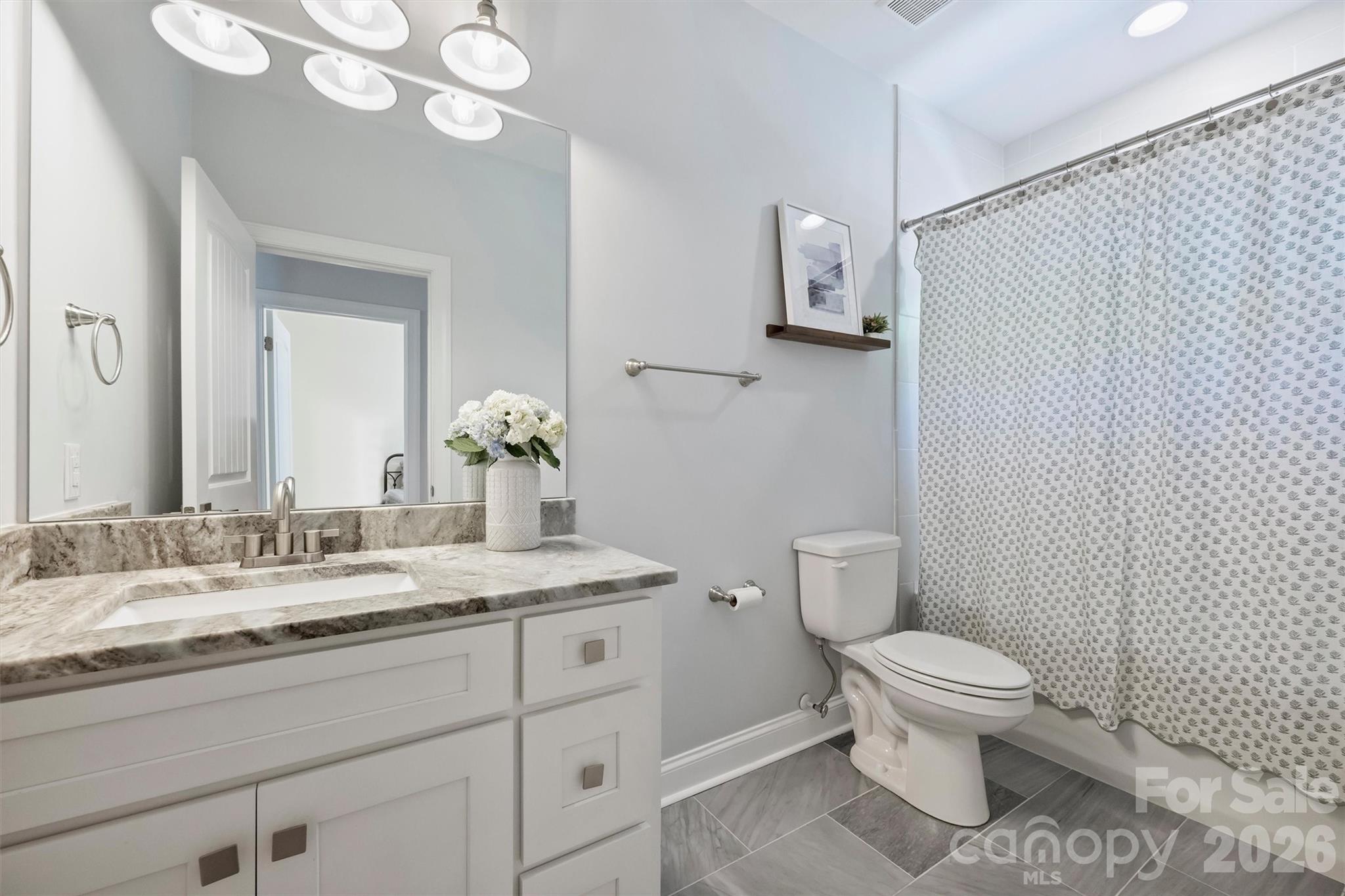 1617 Hawthorne Lane — Charlotte