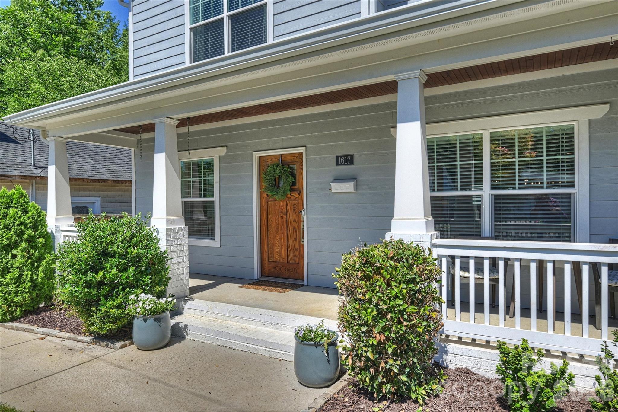 1617 Hawthorne Lane — Charlotte