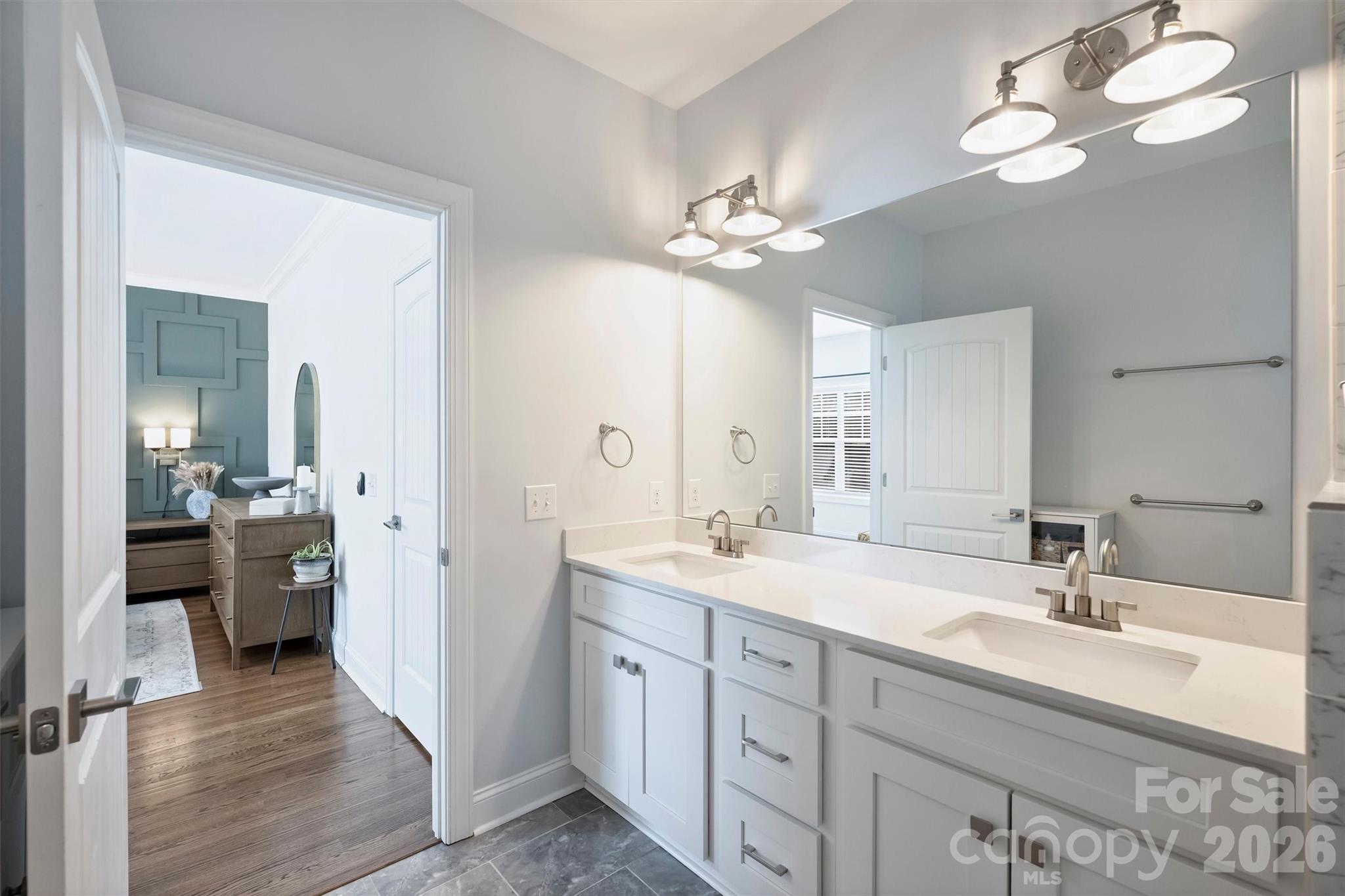 1617 Hawthorne Lane — Charlotte