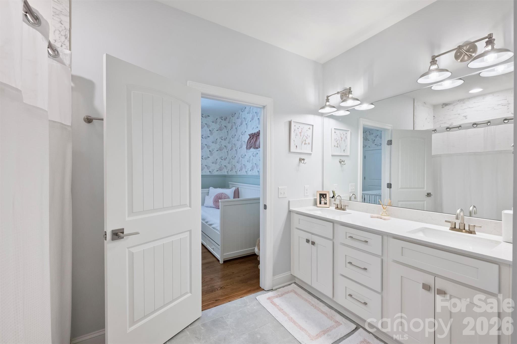 1617 Hawthorne Lane — Charlotte