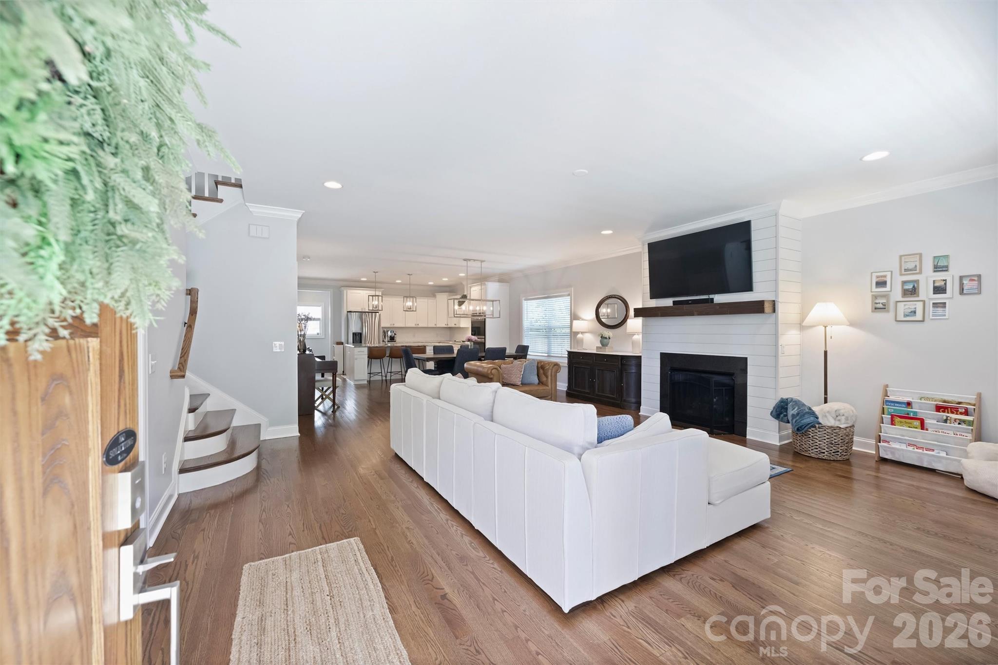 1617 Hawthorne Lane — Charlotte