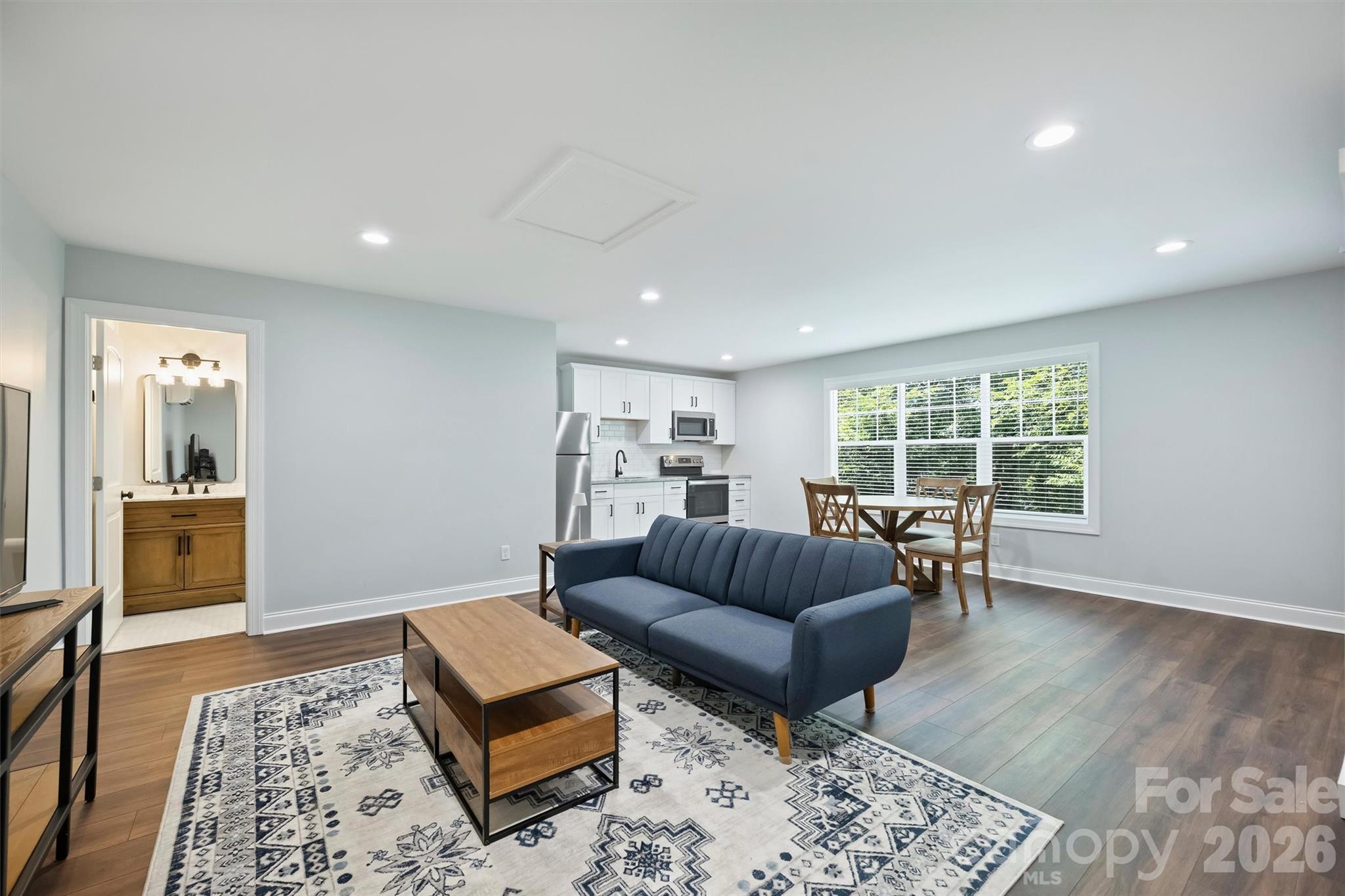 1617 Hawthorne Lane — Charlotte